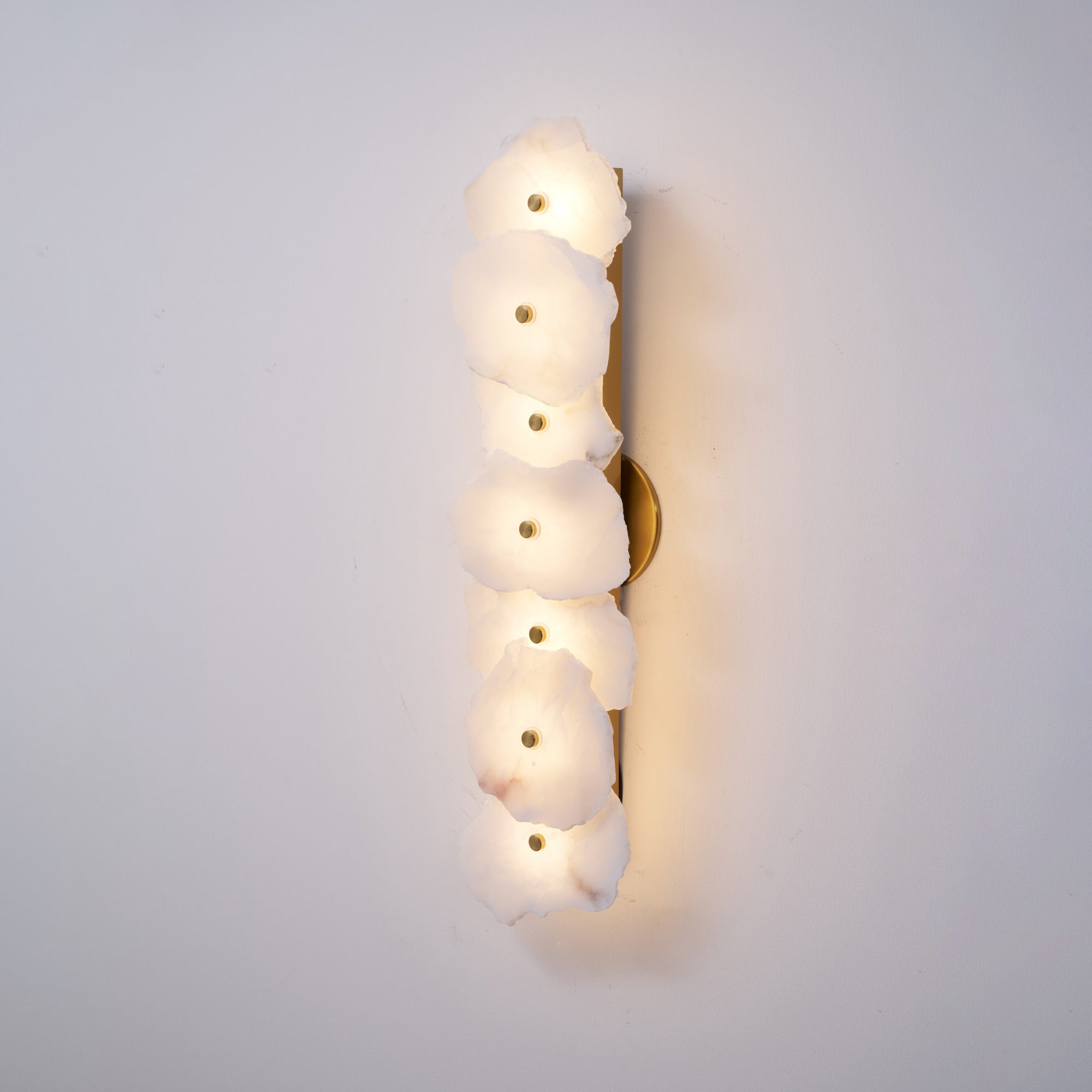 Cevra Alabaster-Blumen-Wandleuchte-Letslighting