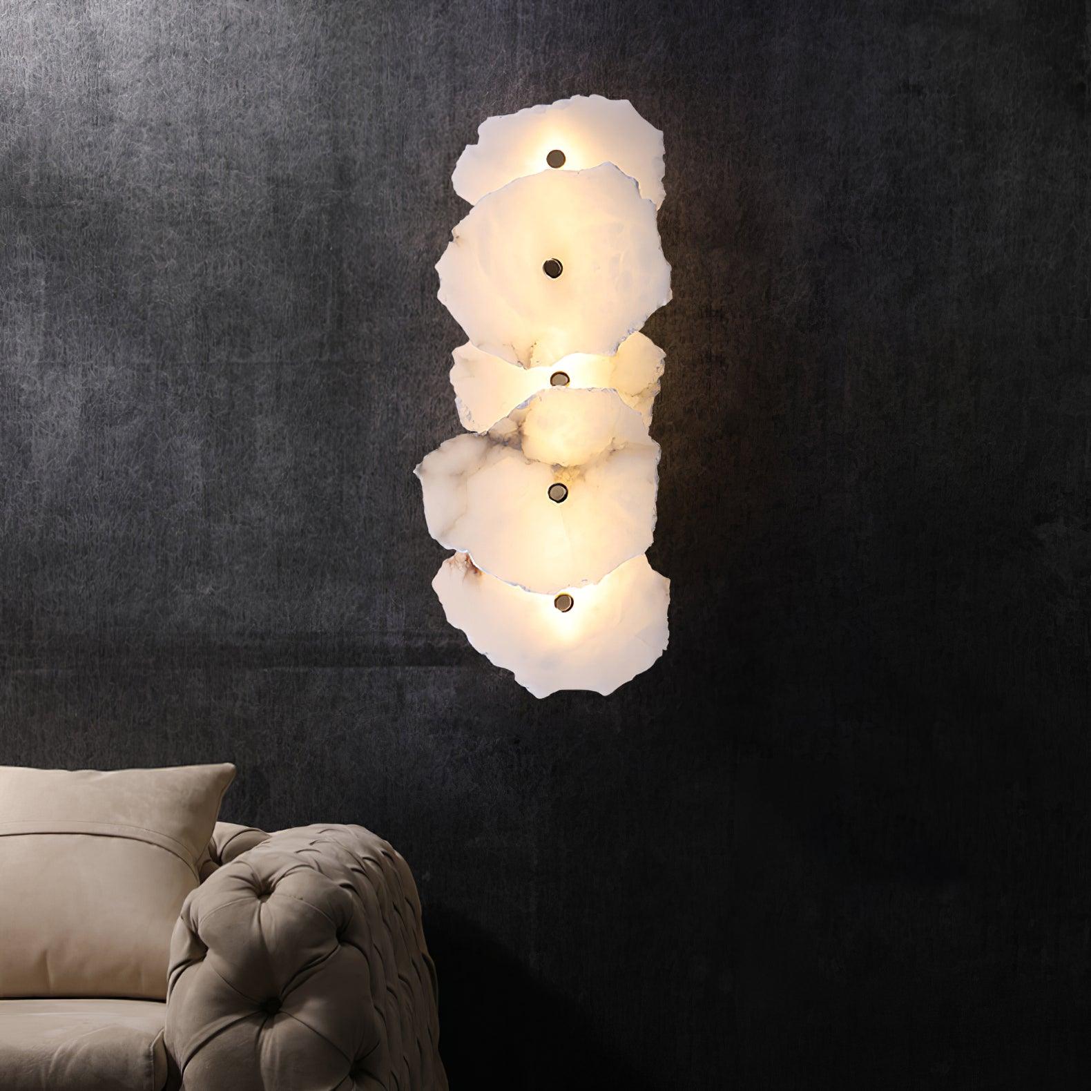 Cevra Alabaster-Blumen-Wandleuchte