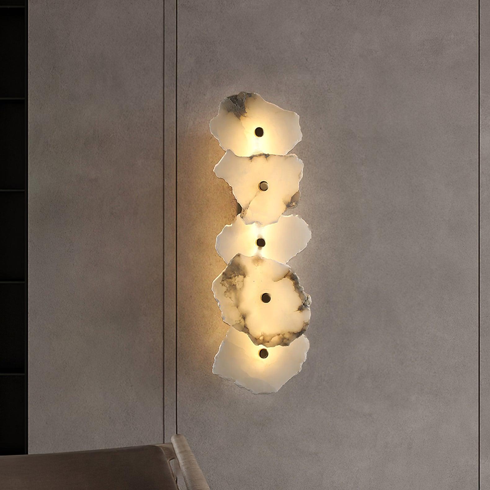 Cevra Alabaster-Blumen-Wandleuchte