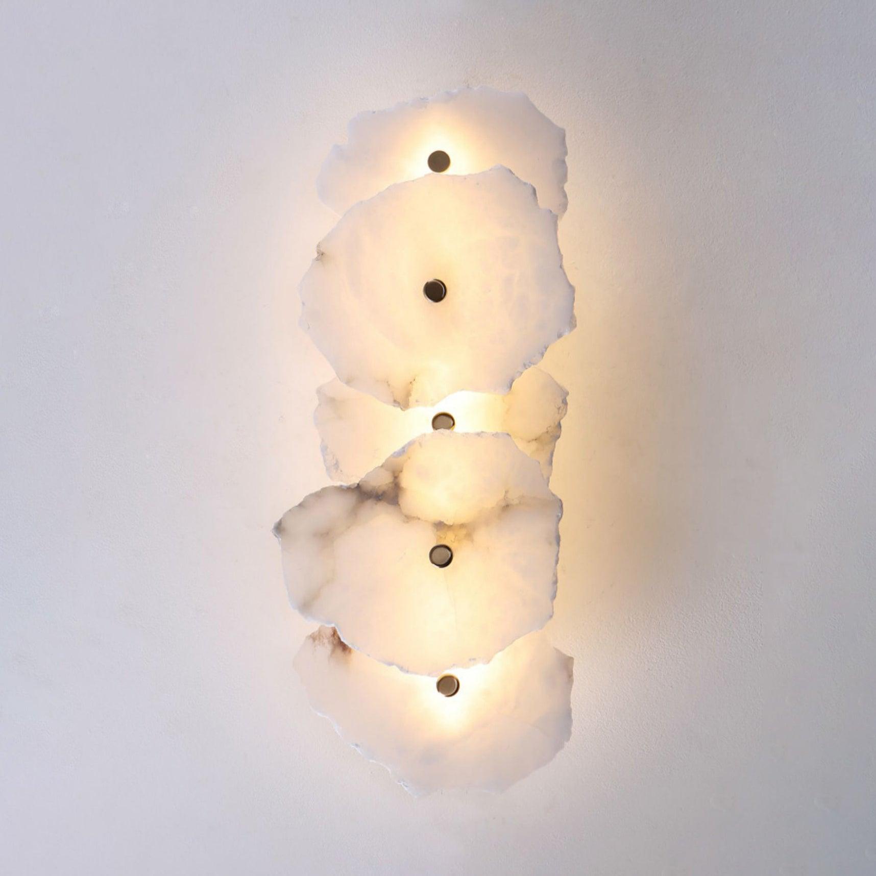 Cevra Alabaster-Blumen-Wandleuchte