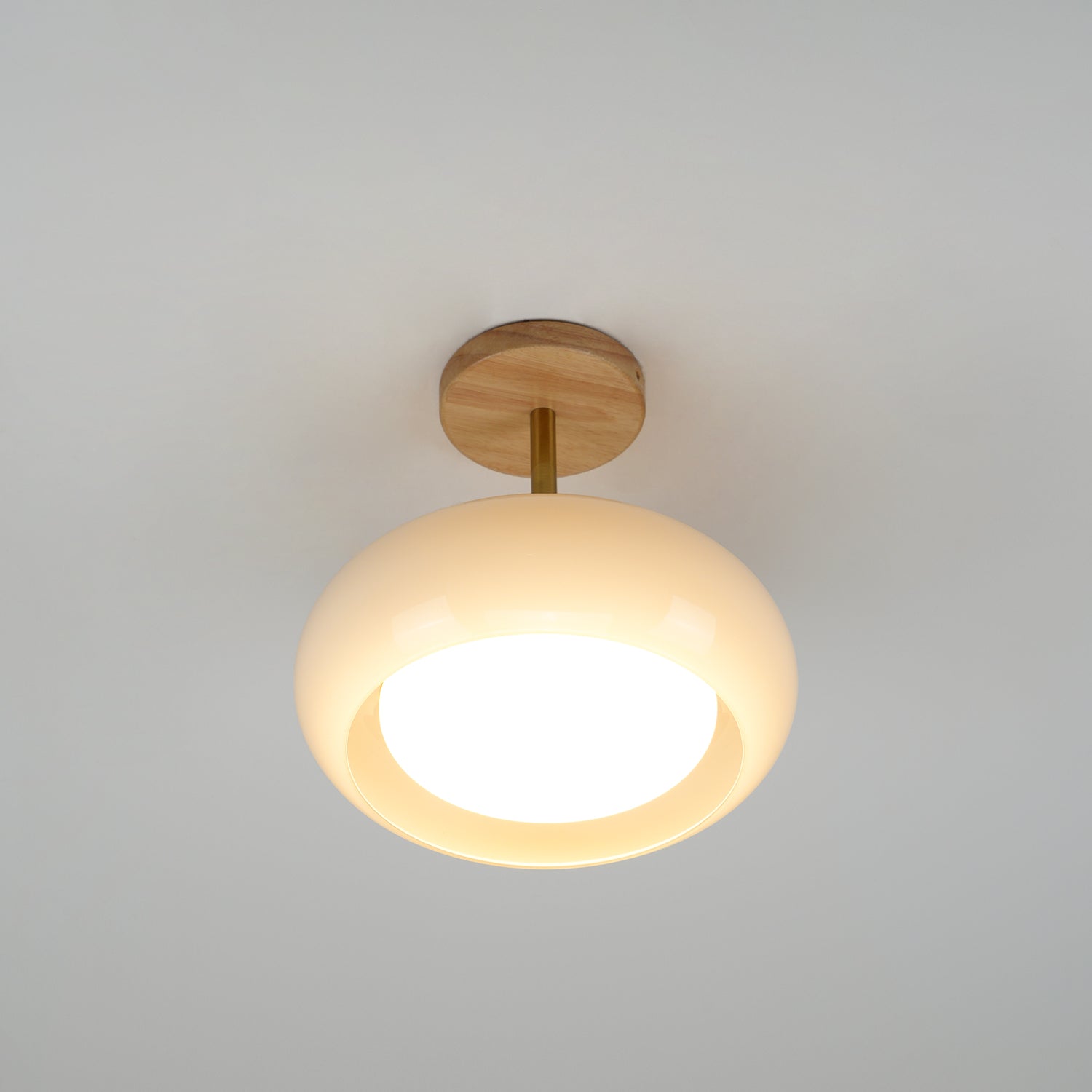 Charlotte Aufbau-Deckenleuchte aus Glas, Holz, Orange & Weiß