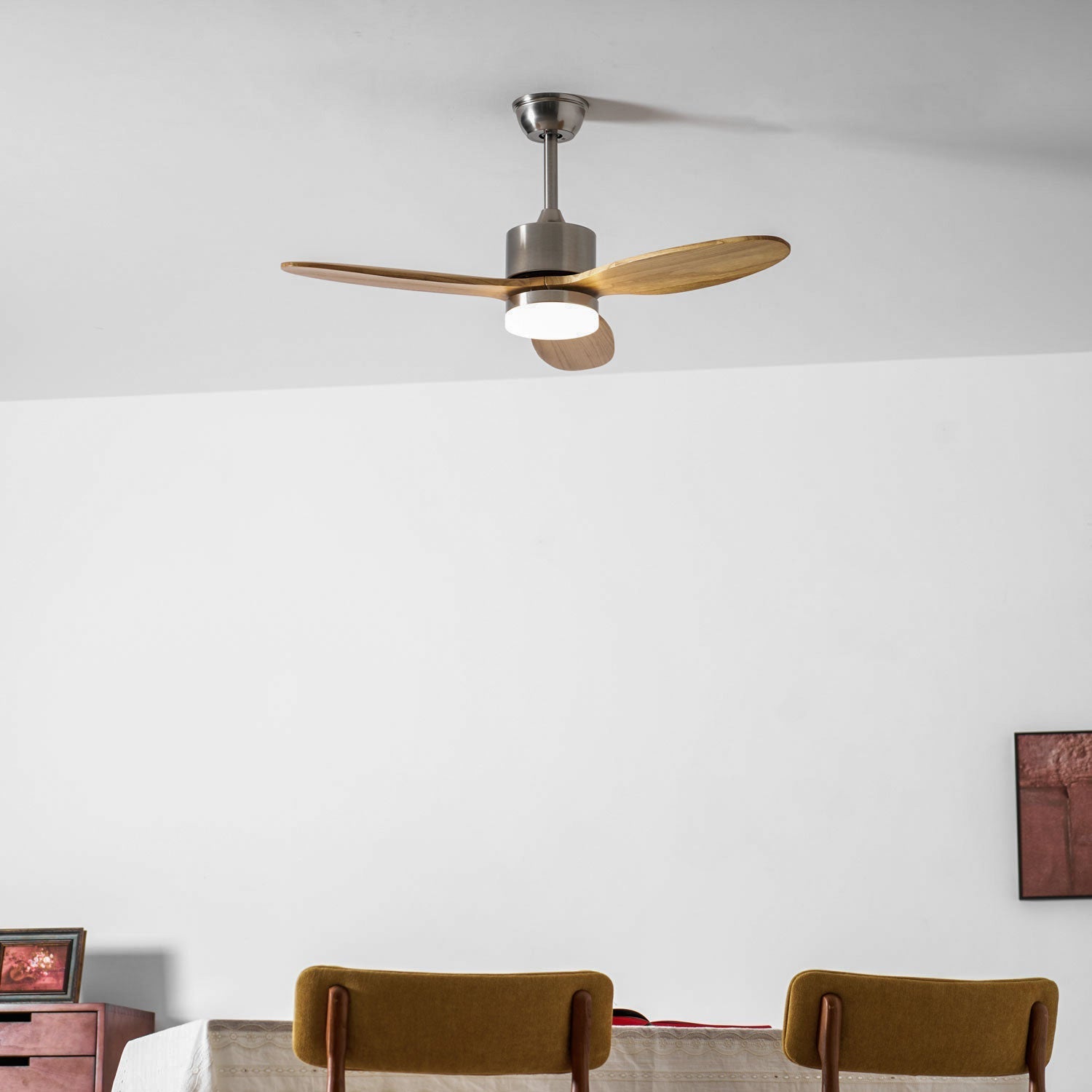 HushGlow Deckenventilatorleuchte mit integrierter dimmbarer LED.