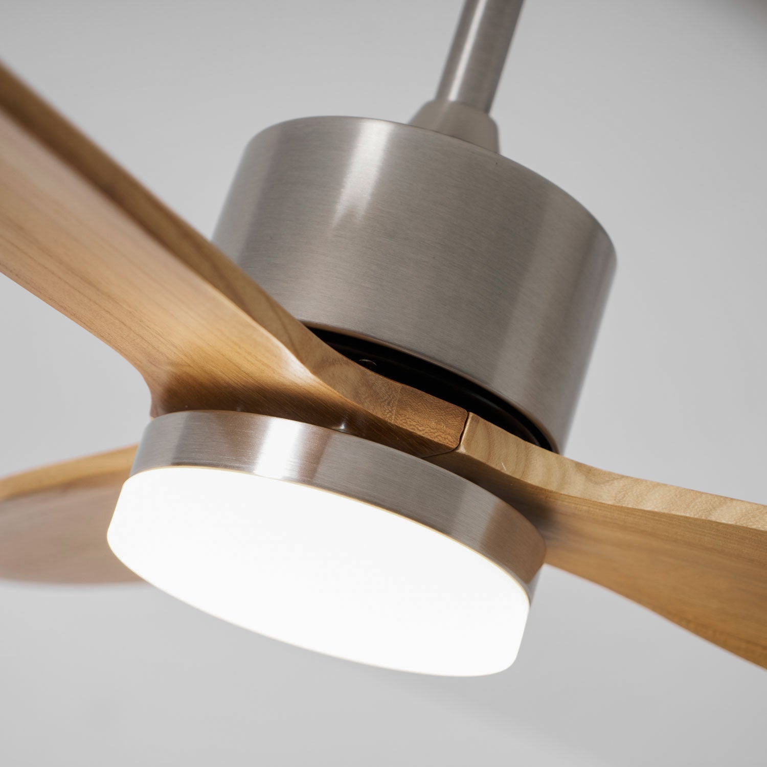 HushGlow Deckenventilatorleuchte Maße: Ø 106cm x H 28cm.