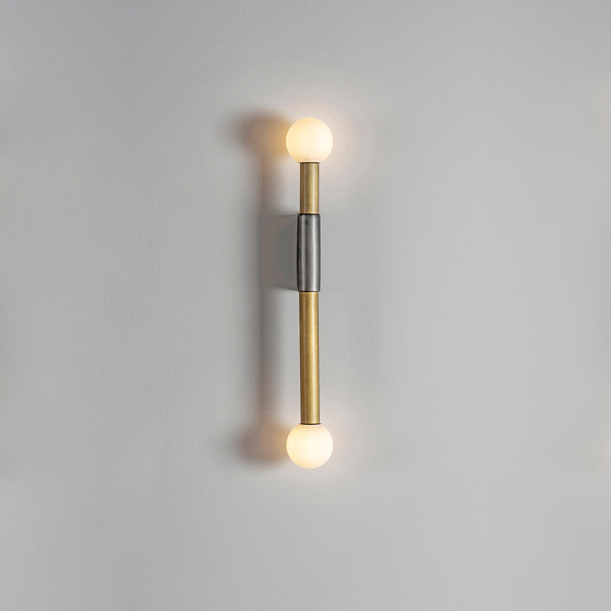 Vomaria Minimalistische Wandleuchte aus Messing-Letslighting