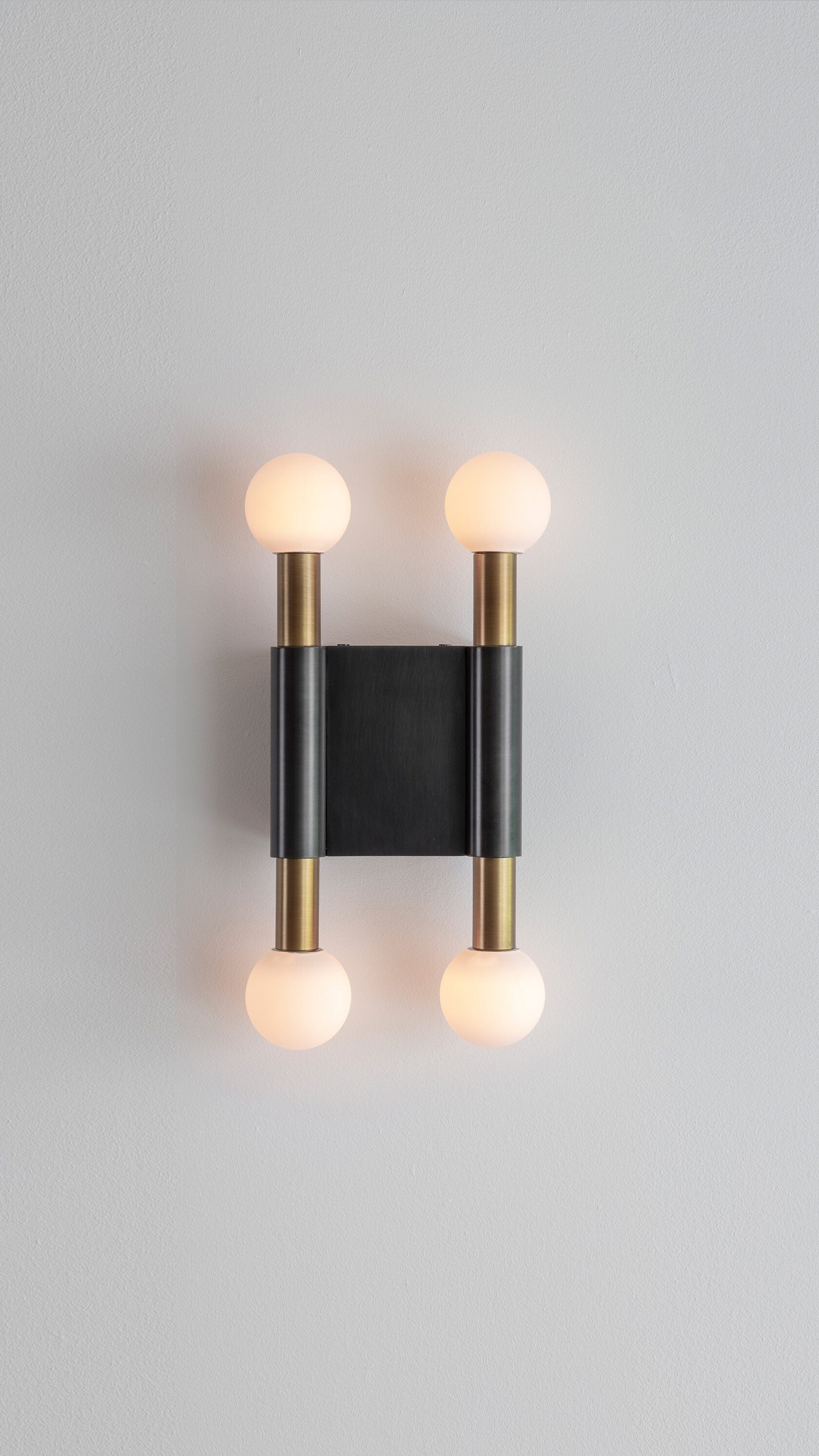 Vomaria Minimalistische Wandleuchte aus Messing-Letslighting