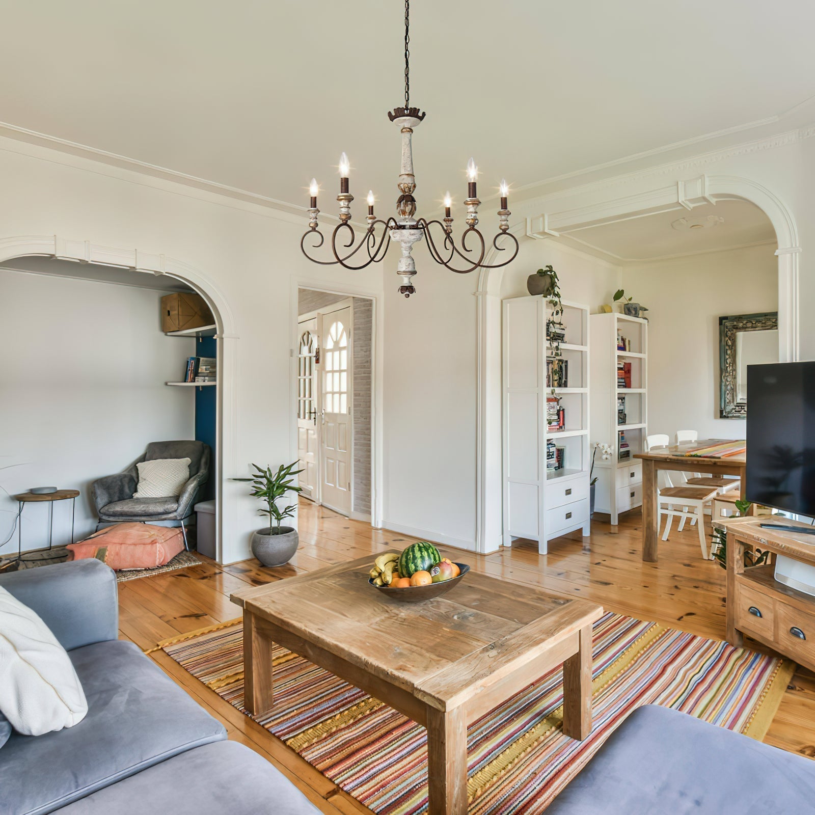 Zonorira Vintage Kronleuchter aus Holz in Kerzenform-Letslighting
