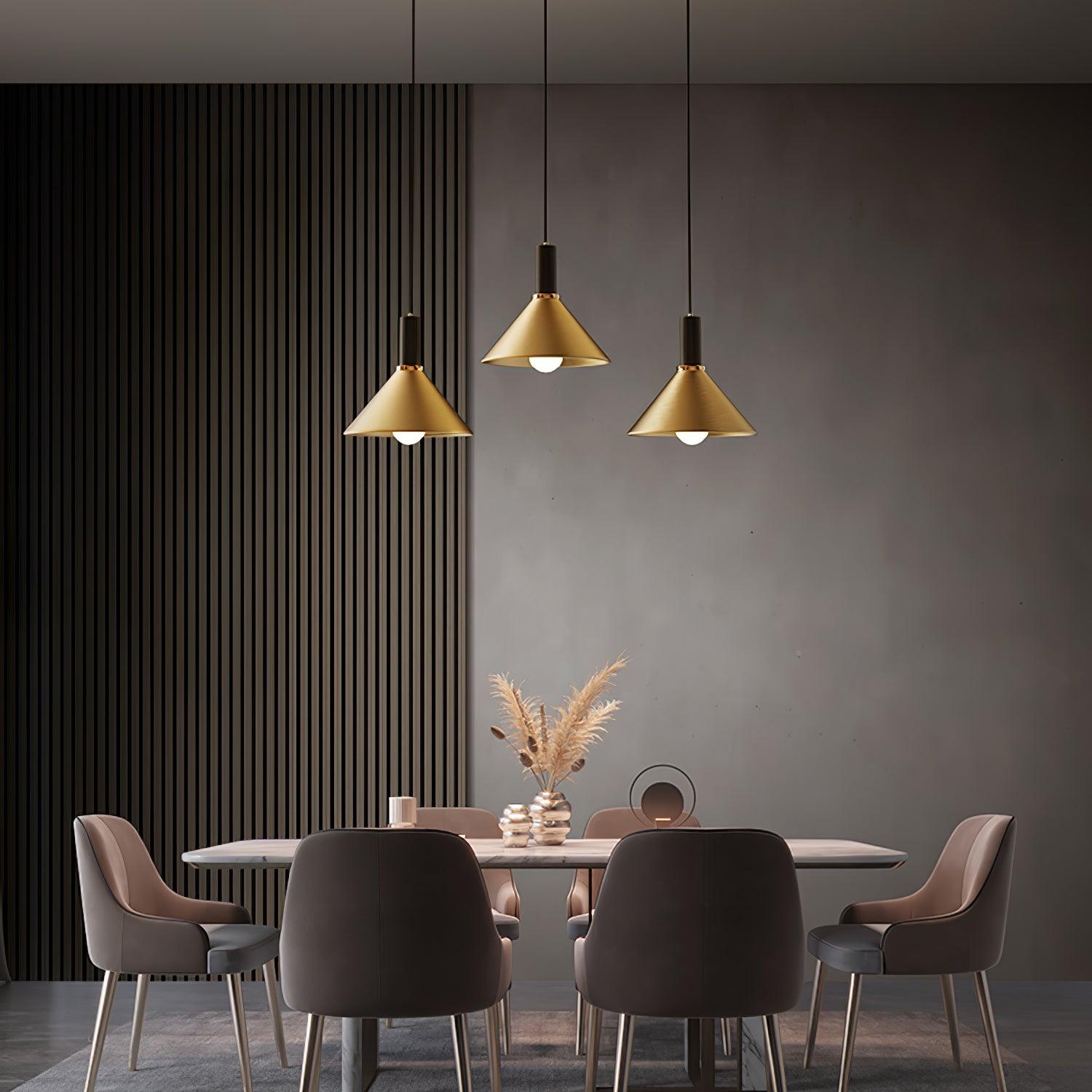 Orion Kegelförmige Pendelleuchte aus Messing-Letslighting