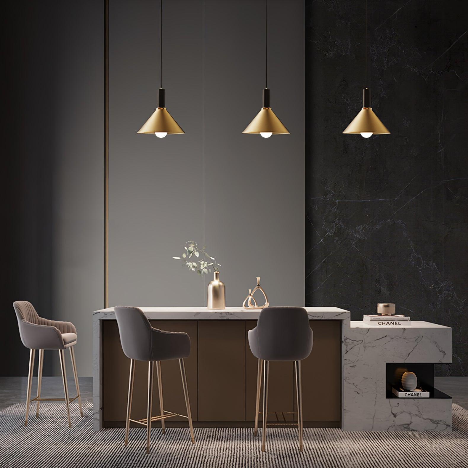 Orion Kegelförmige Pendelleuchte aus Messing-Letslighting