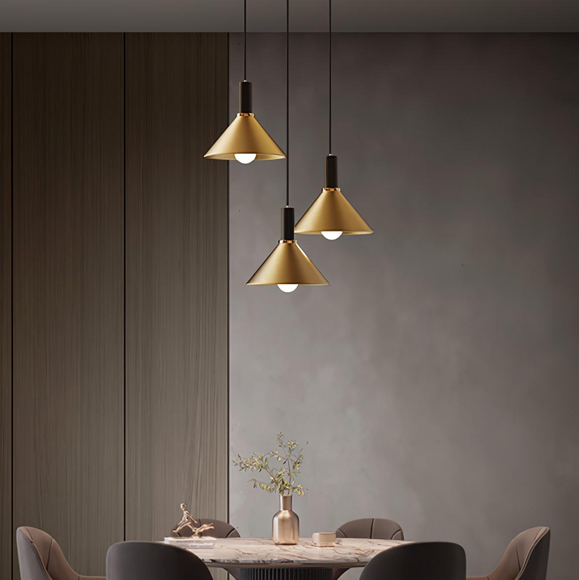 Orion Kegelförmige Pendelleuchte aus Messing-Letslighting
