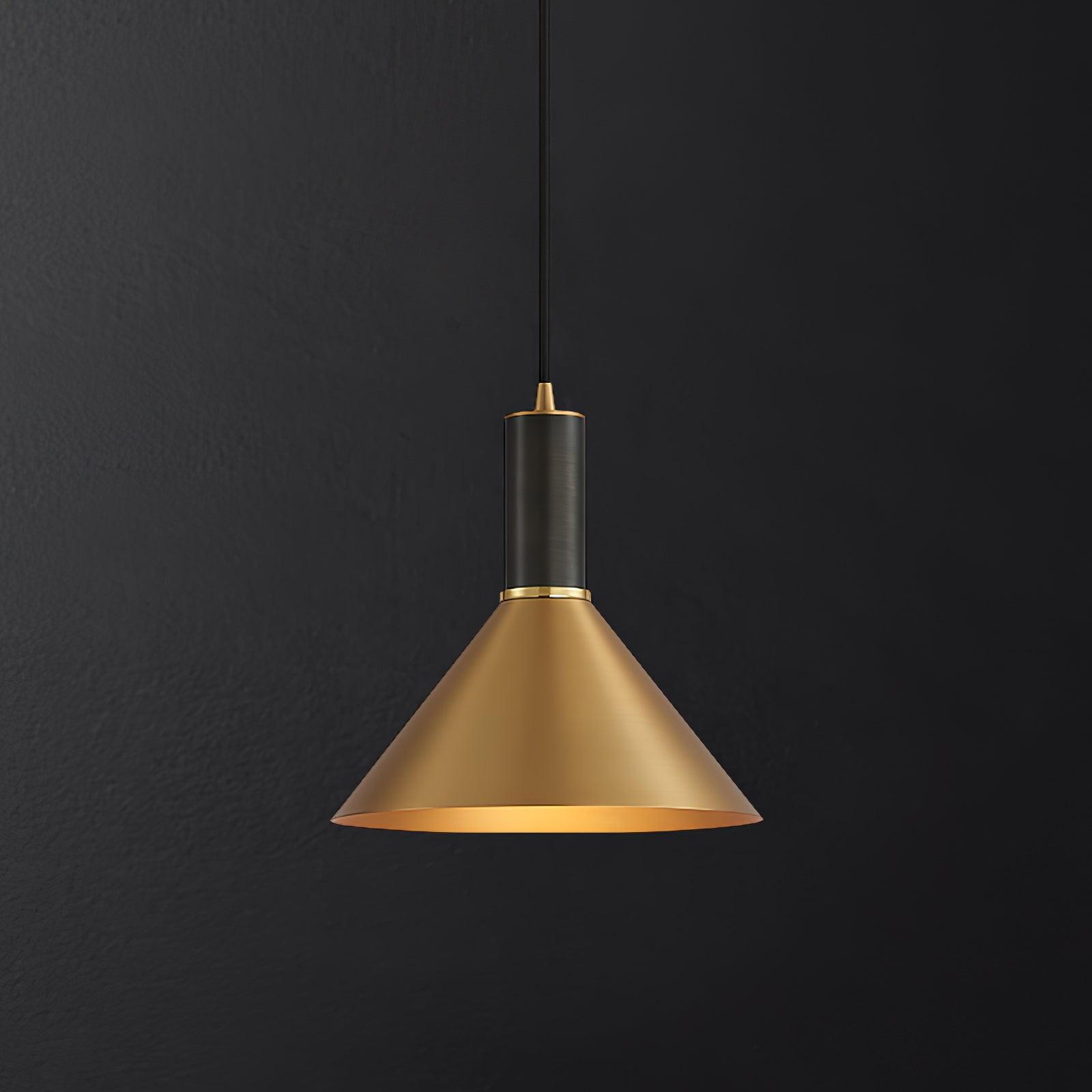 Orion Kegelförmige Pendelleuchte aus Messing-Letslighting