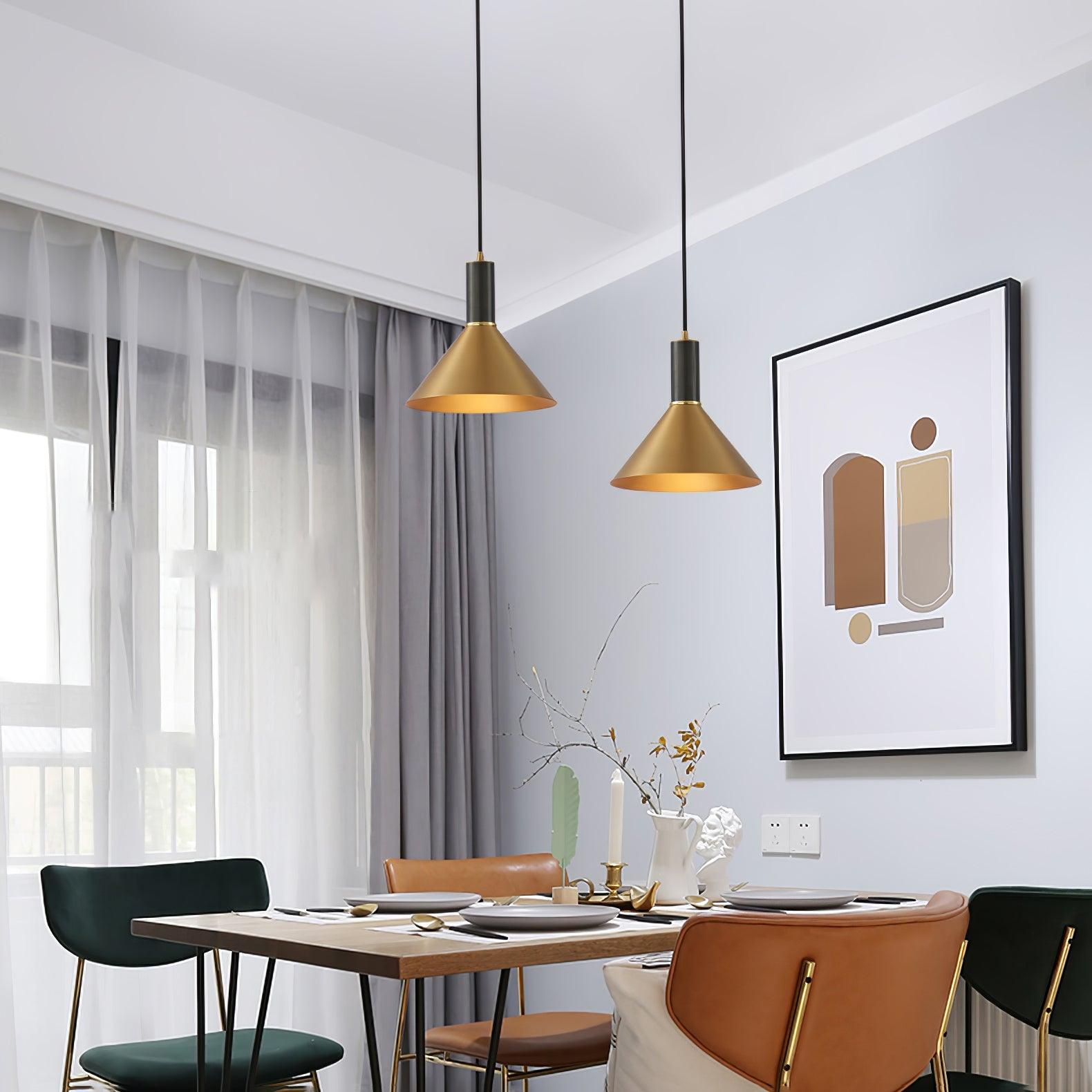 Orion Kegelförmige Pendelleuchte aus Messing-Letslighting