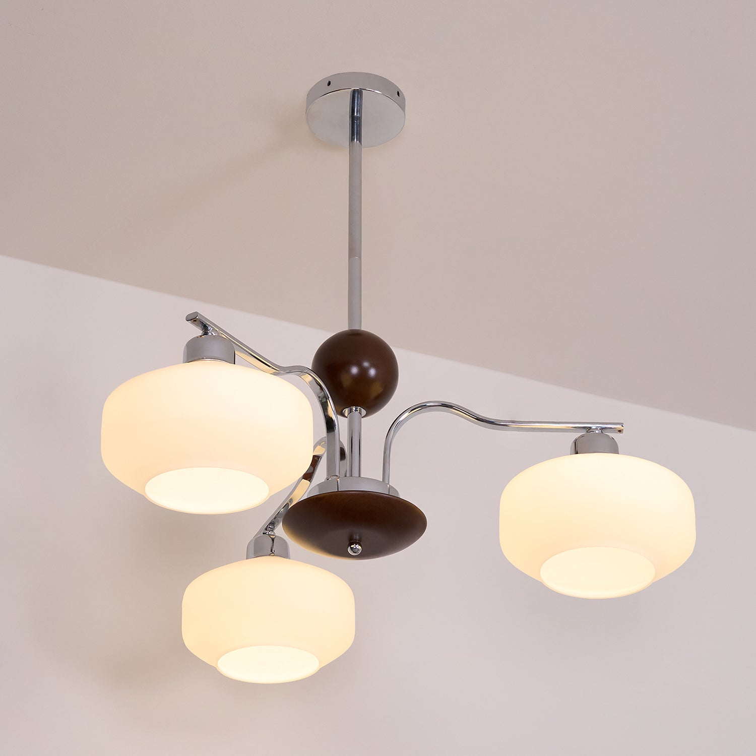 Luna Vintage Kronleuchter aus Glas und Nussbaum-Letslighting
