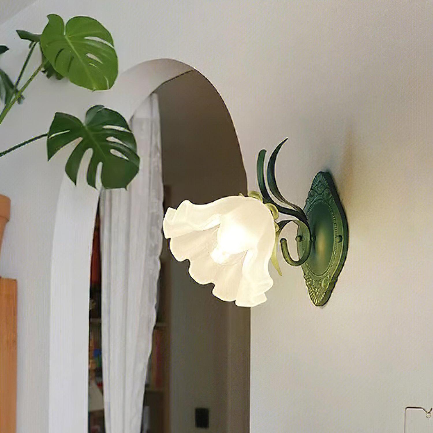 Tyler Vintage Wandleuchte aus Glas mit Blumenmuster-Letslighting