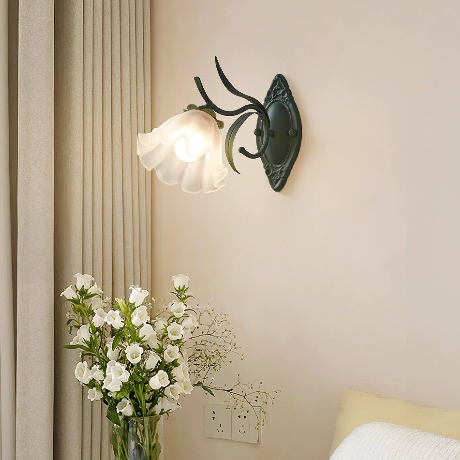 Tyler Vintage Wandleuchte aus Glas mit Blumenmuster-Letslighting