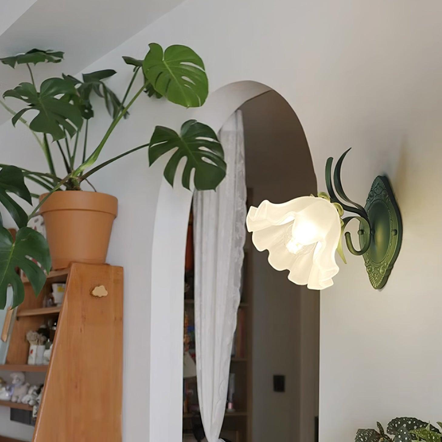 Tyler Vintage Wandleuchte aus Glas mit Blumenmuster-Letslighting