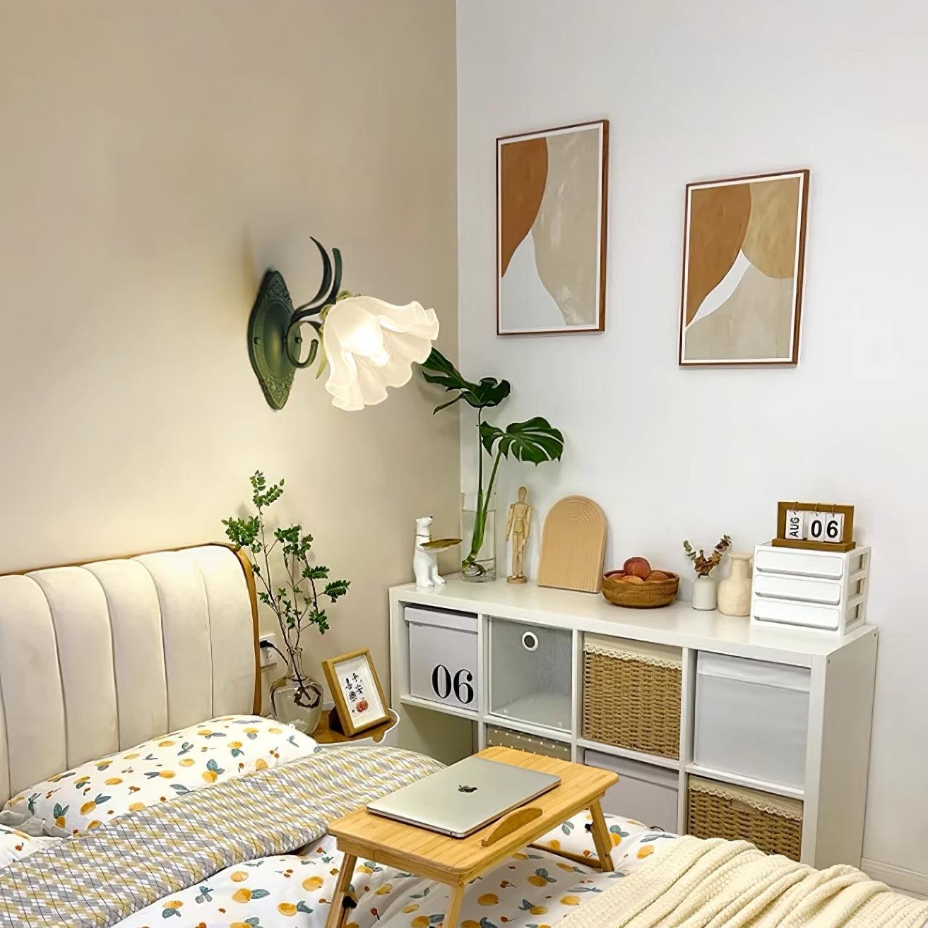 Tyler Vintage Wandleuchte aus Glas mit Blumenmuster-Letslighting