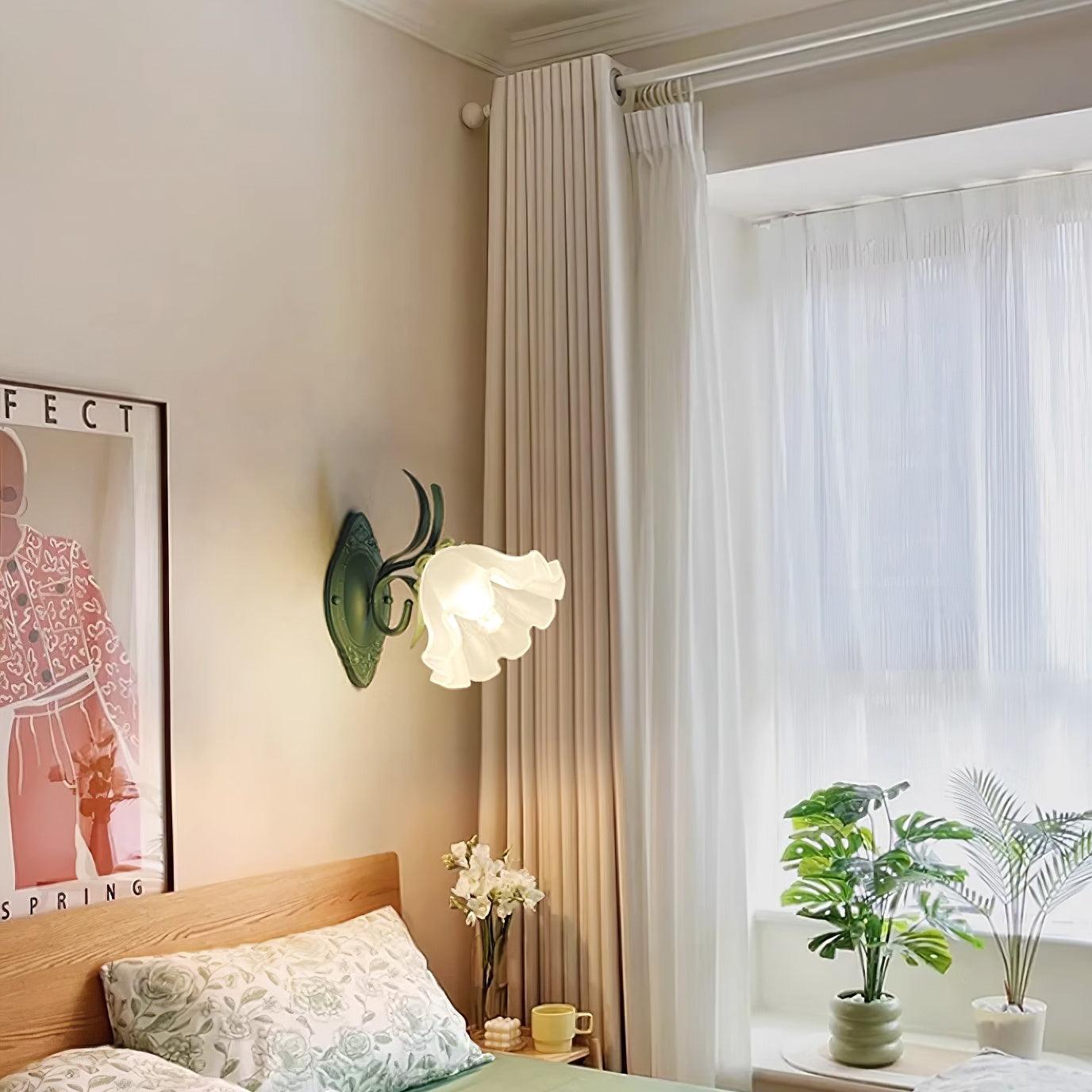 Tyler Vintage Wandleuchte aus Glas mit Blumenmuster-Letslighting