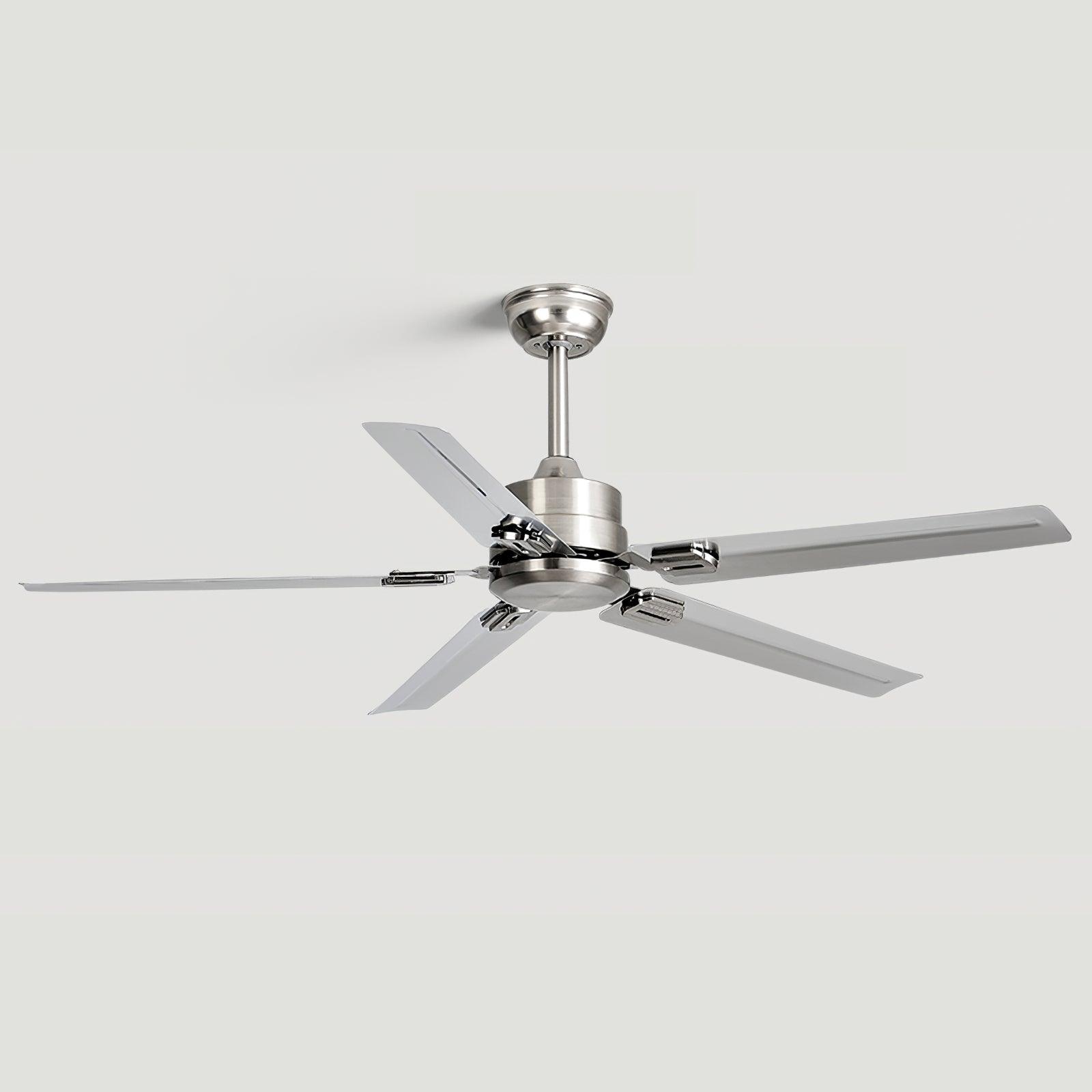 Vosolara Deckenventilator in Schwarz, schräge Ansicht