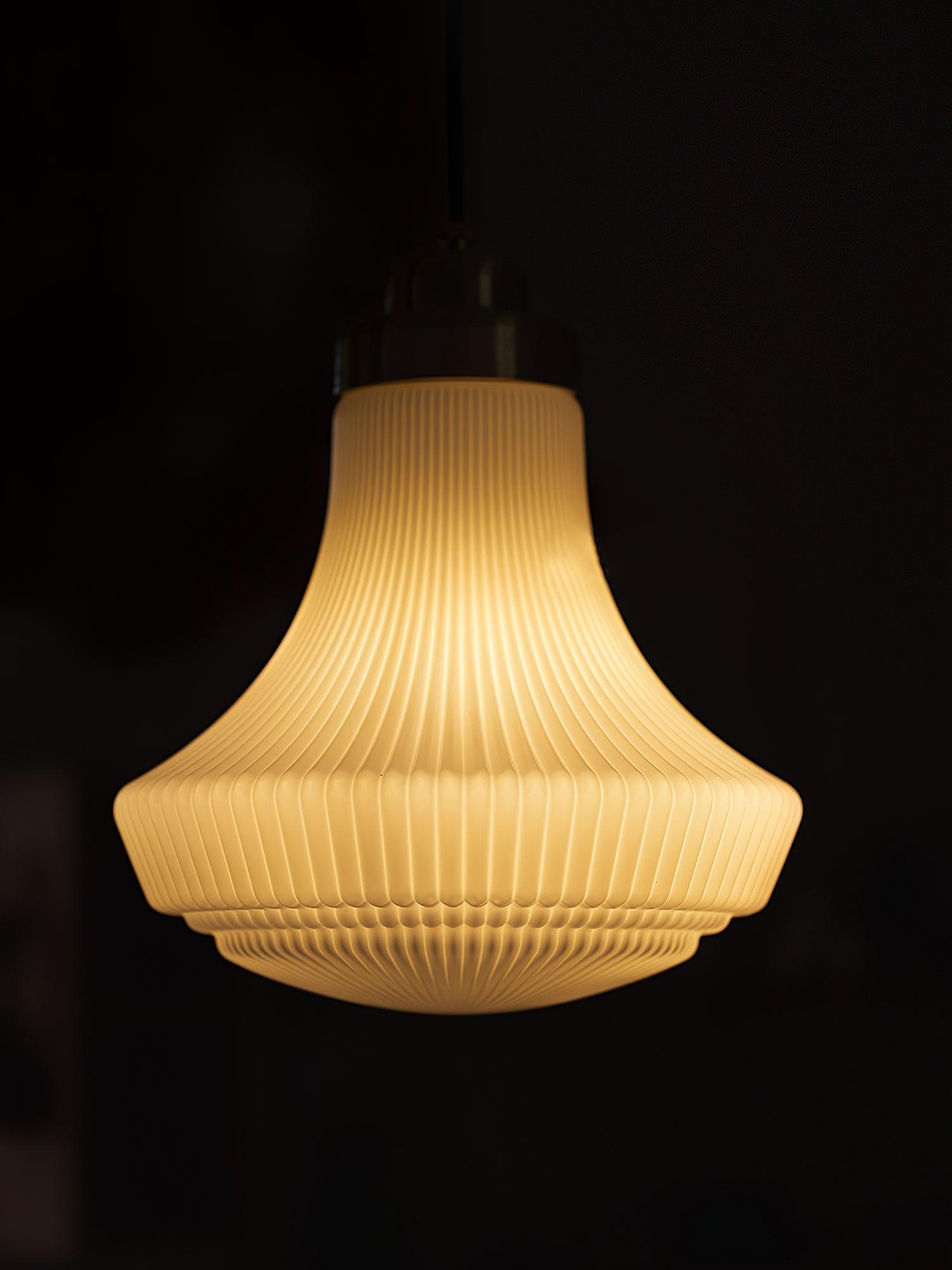 Solara Pendelleuchte Opalglas Rippen Glocke Messing Vintage-Letslighting