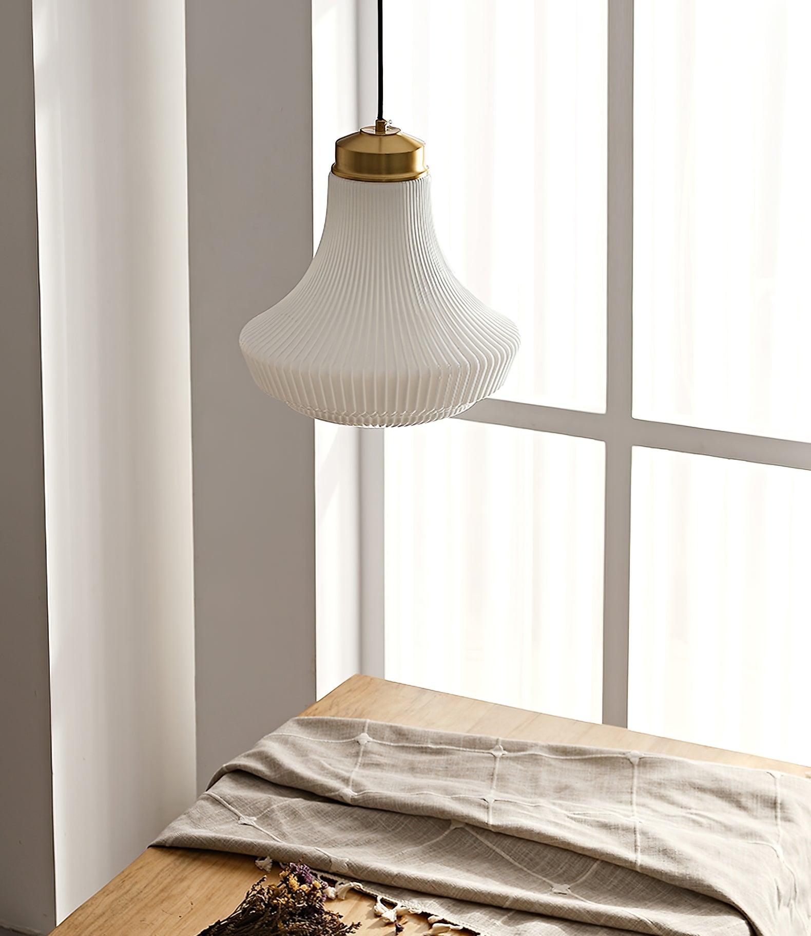 Solara Pendelleuchte Opalglas Rippen Glocke Messing Vintage-Letslighting