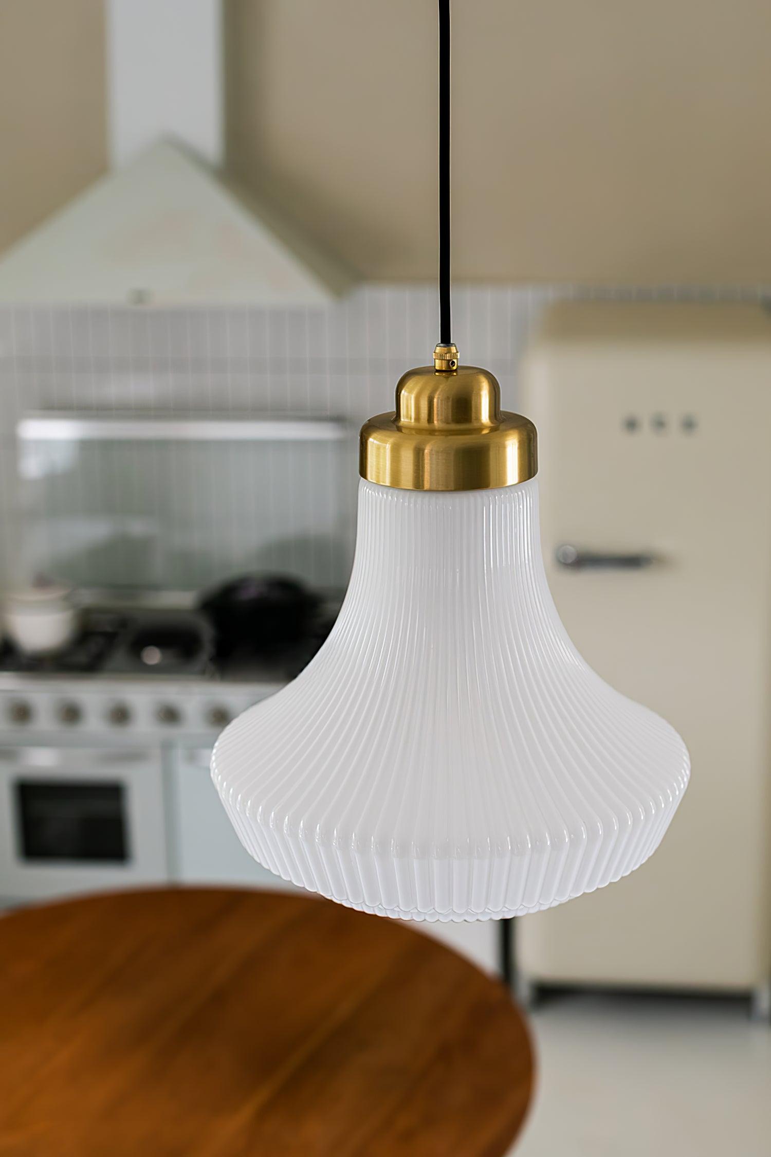 Solara Pendelleuchte Opalglas Rippen Glocke Messing Vintage-Letslighting