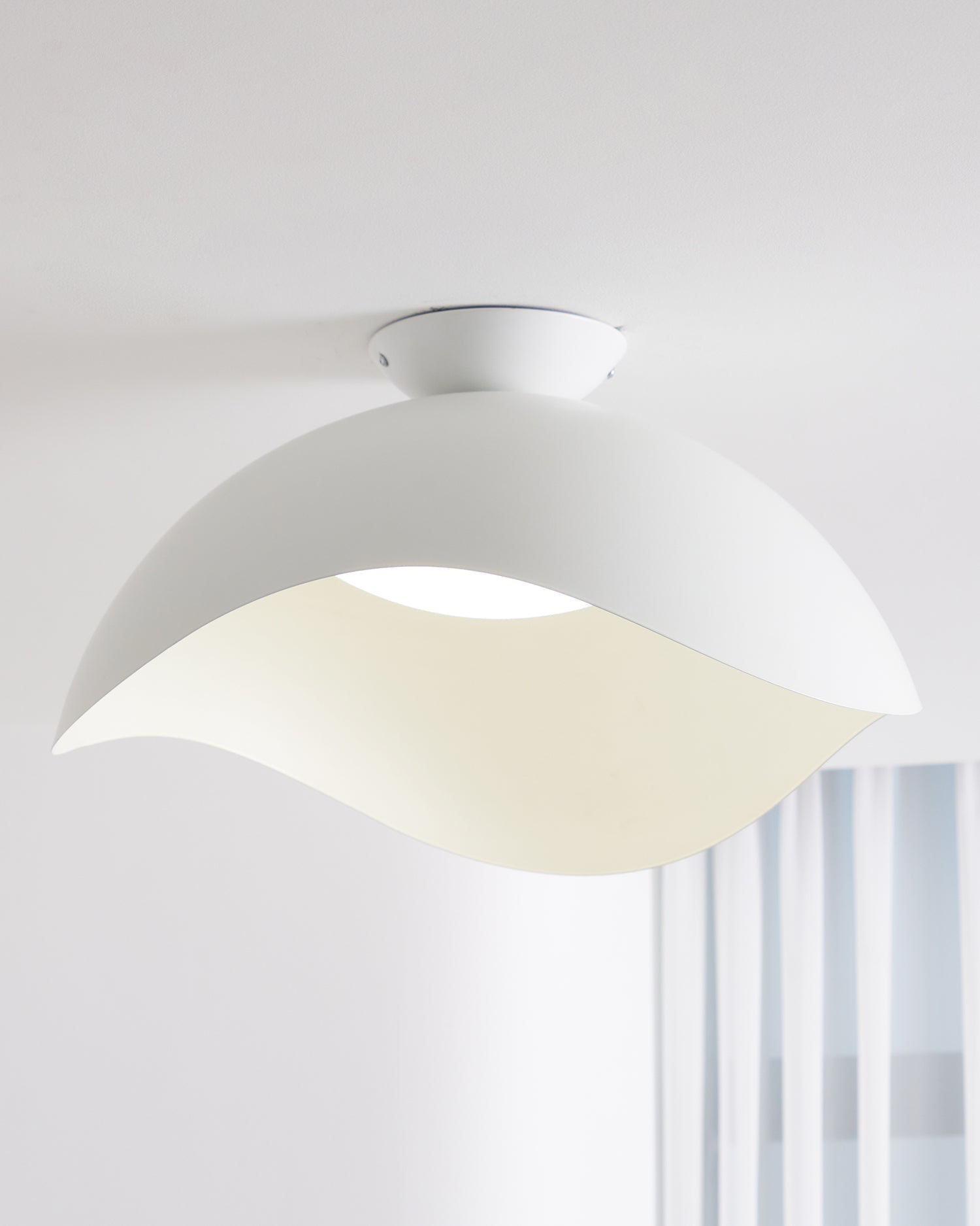 Serene Wave Ceiling Light - Blowlighting