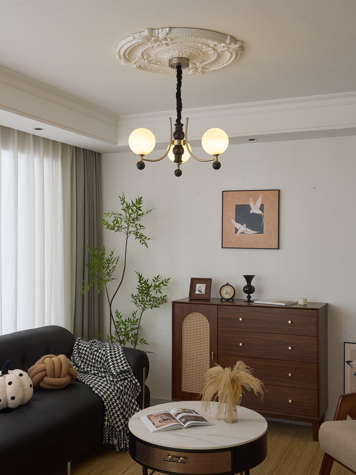 Serenus Traditioneller Kugel-Holz-Kronleuchter-Letslighting