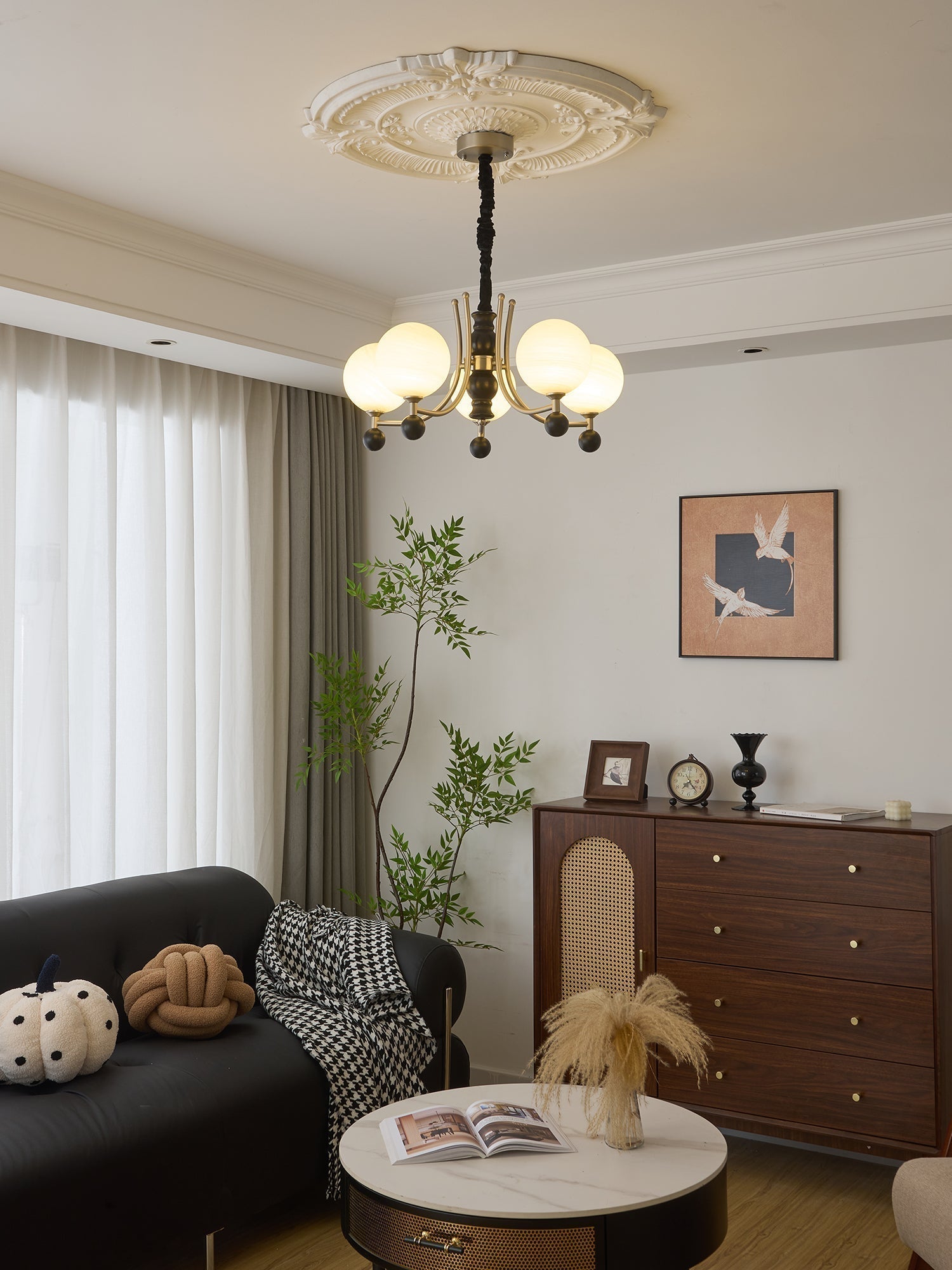 Serenus Traditioneller Kugel-Holz-Kronleuchter-Letslighting