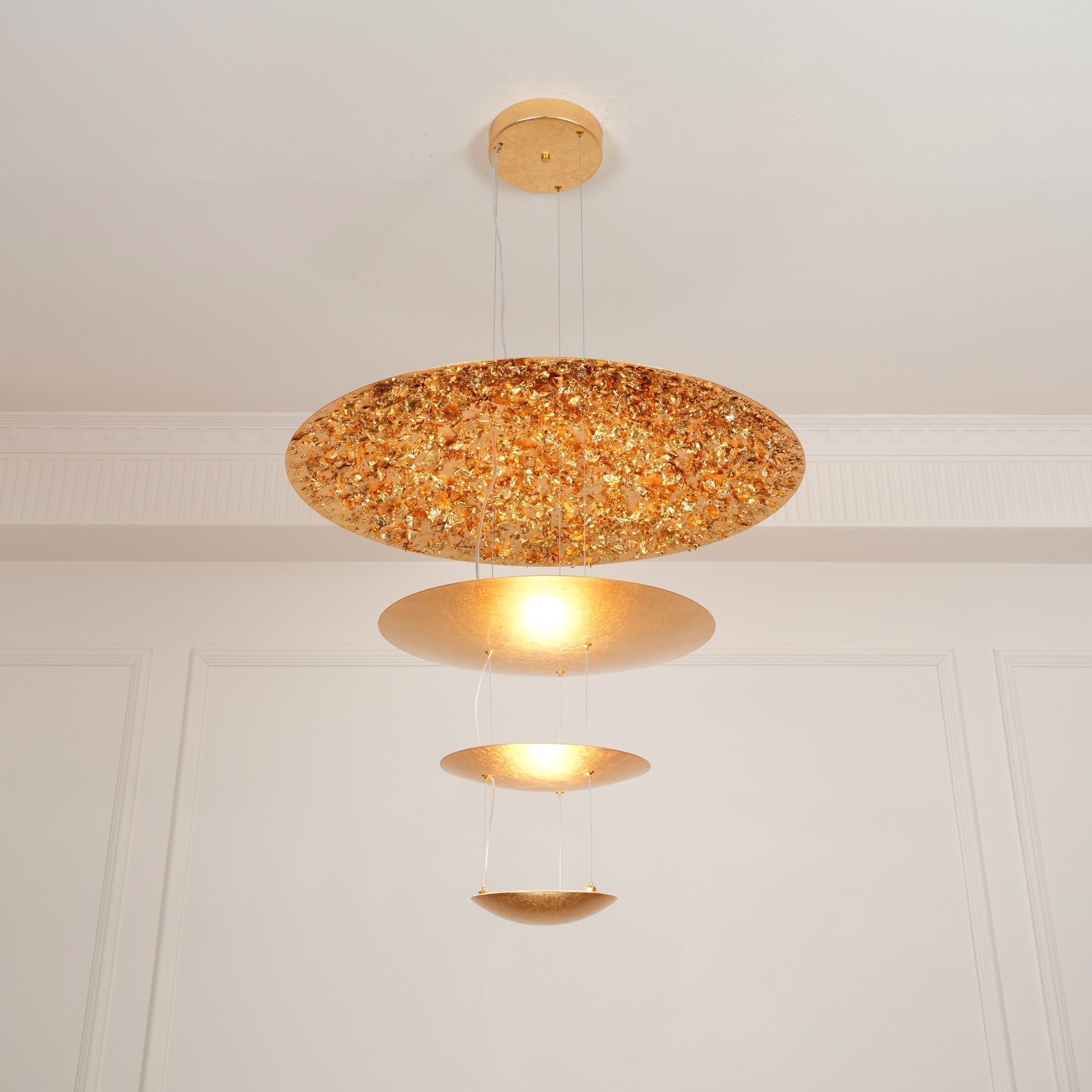 Zathaara Mehrlagige Pendelleuchte aus Goldfolie-Letslighting