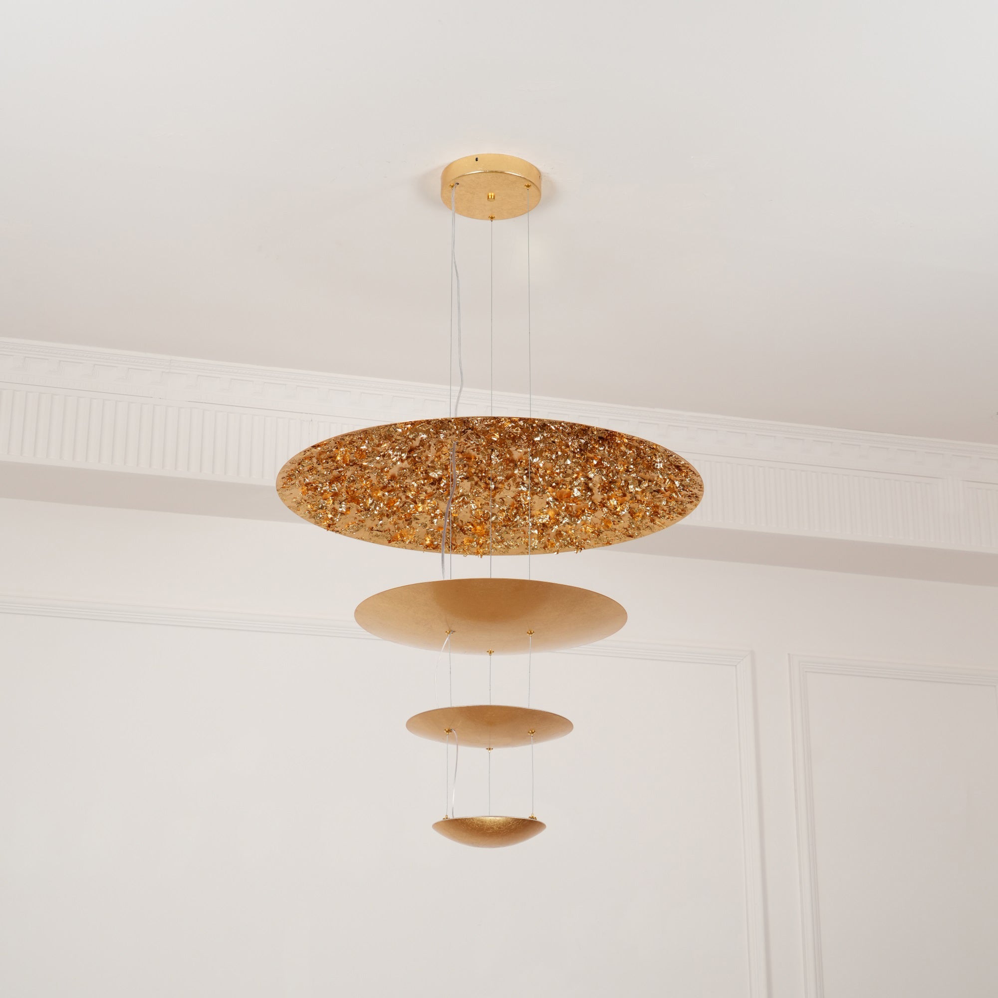 Zathaara Mehrlagige Pendelleuchte aus Goldfolie-Letslighting
