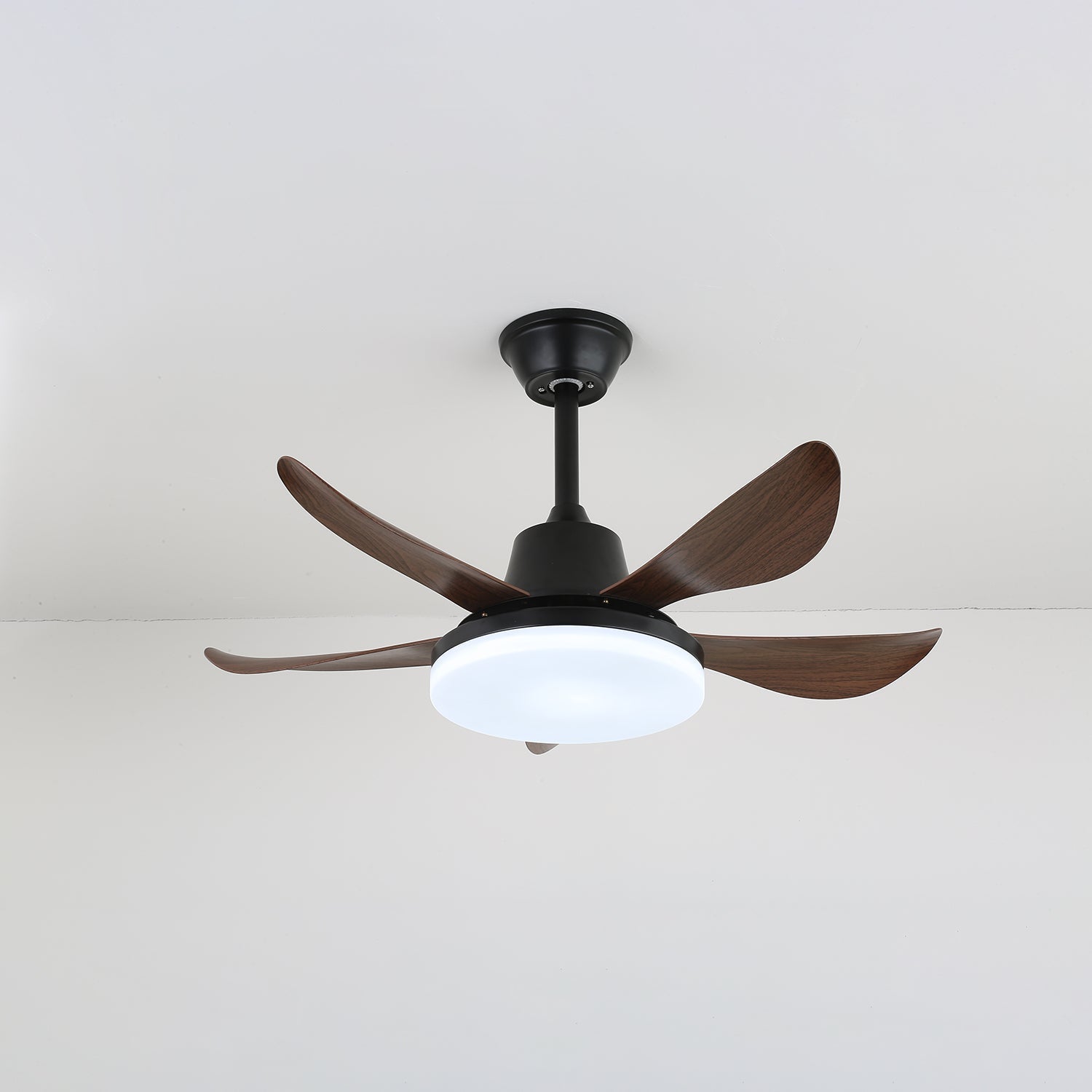 Callen Moderner Deckenventilator mit Holzdesign und Fernbedienung