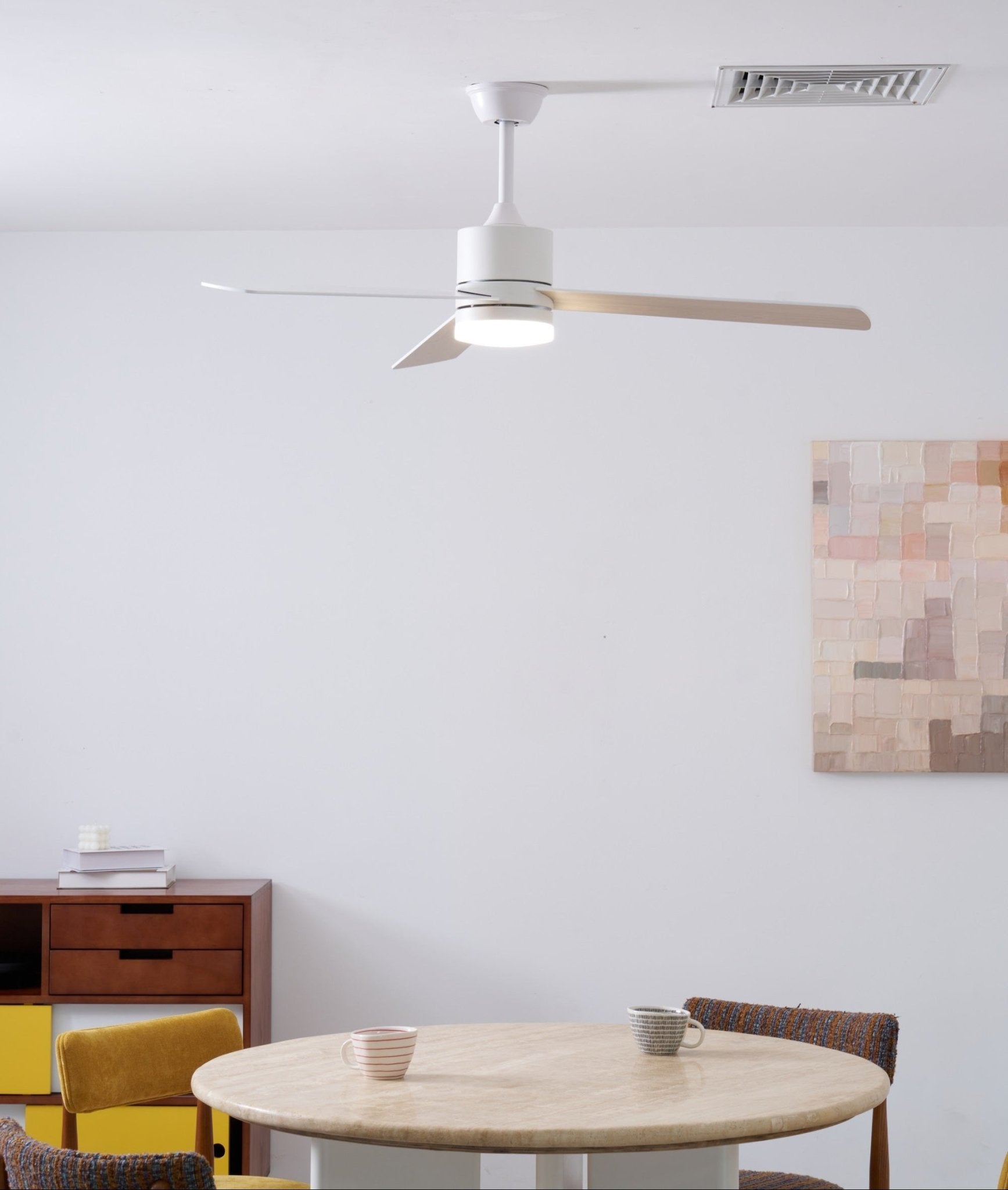 Lennox Drift Deckenventilatorlampe, zeigt die Deckenmontage.