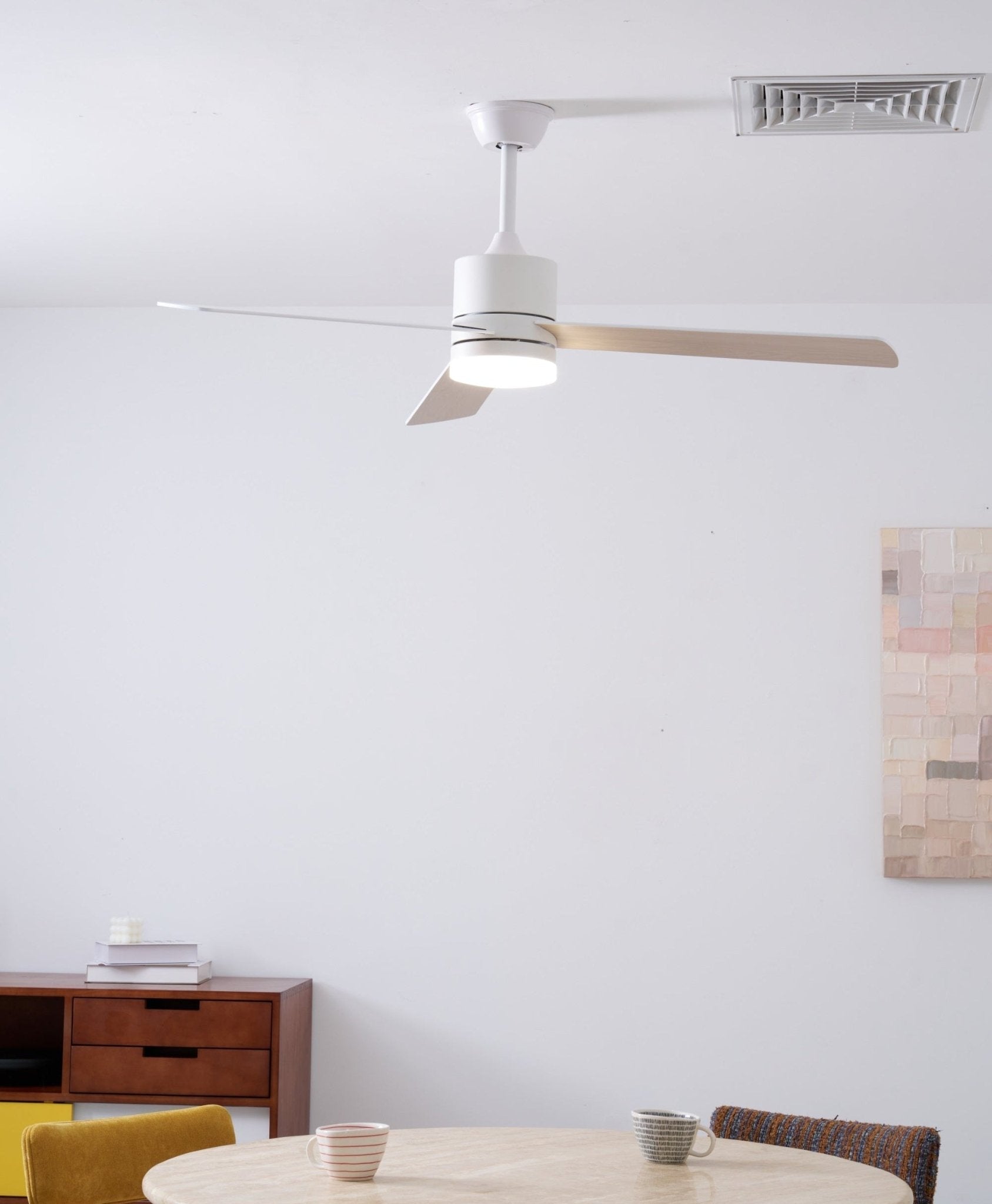 Lennox Drift Ventilatorflügel in Bewegung, erzeugen Luftstrom.