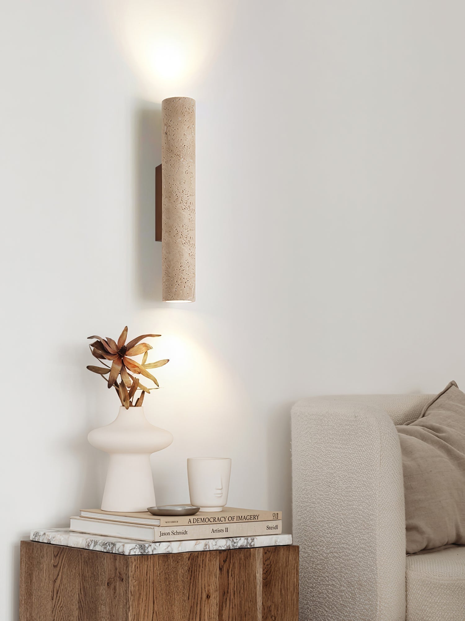 Olvaros Schlanker Zylinder Travertin Wandleuchte-Letslighting