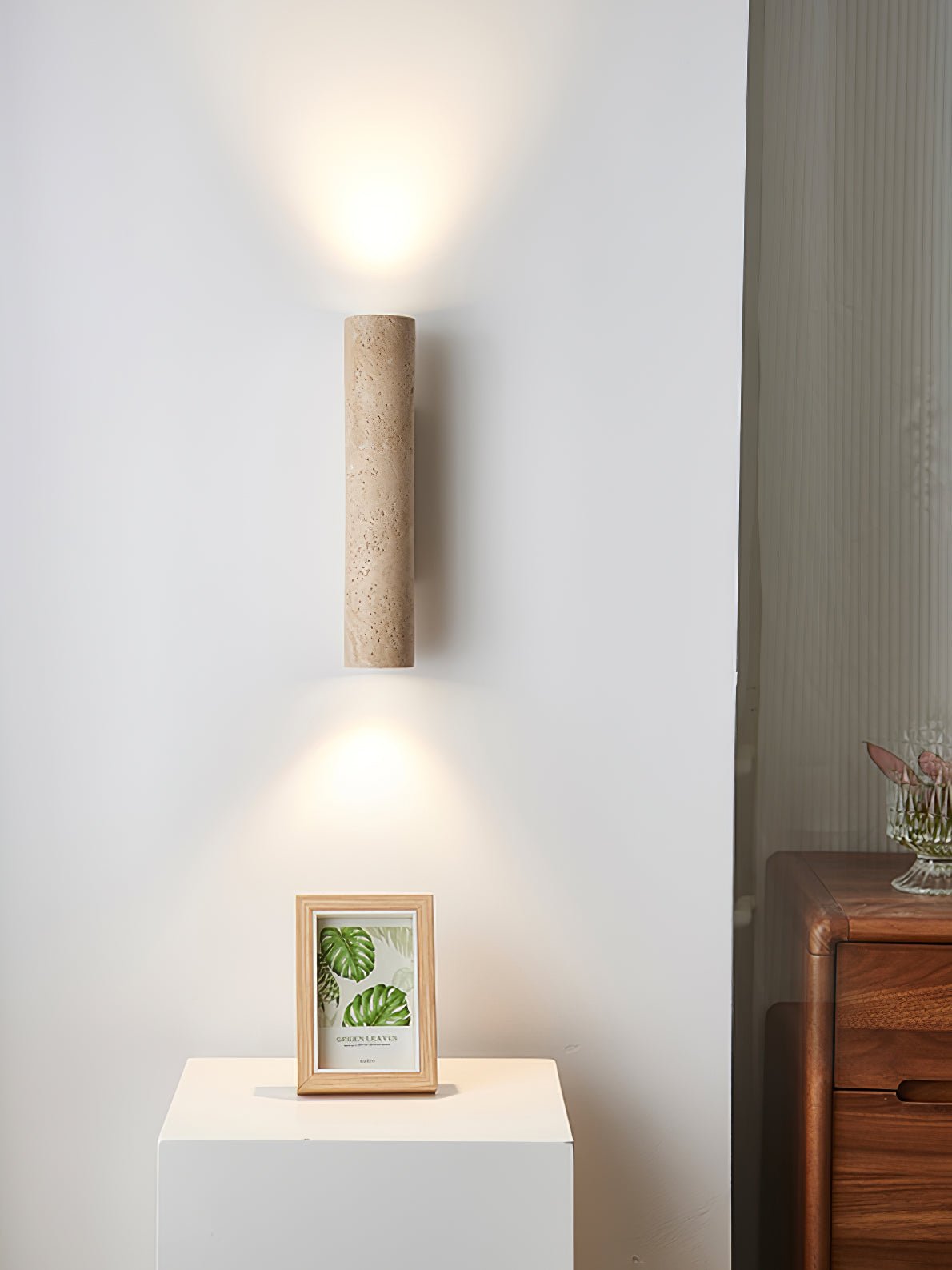 Olvaros Schlanker Zylinder Travertin Wandleuchte-Letslighting