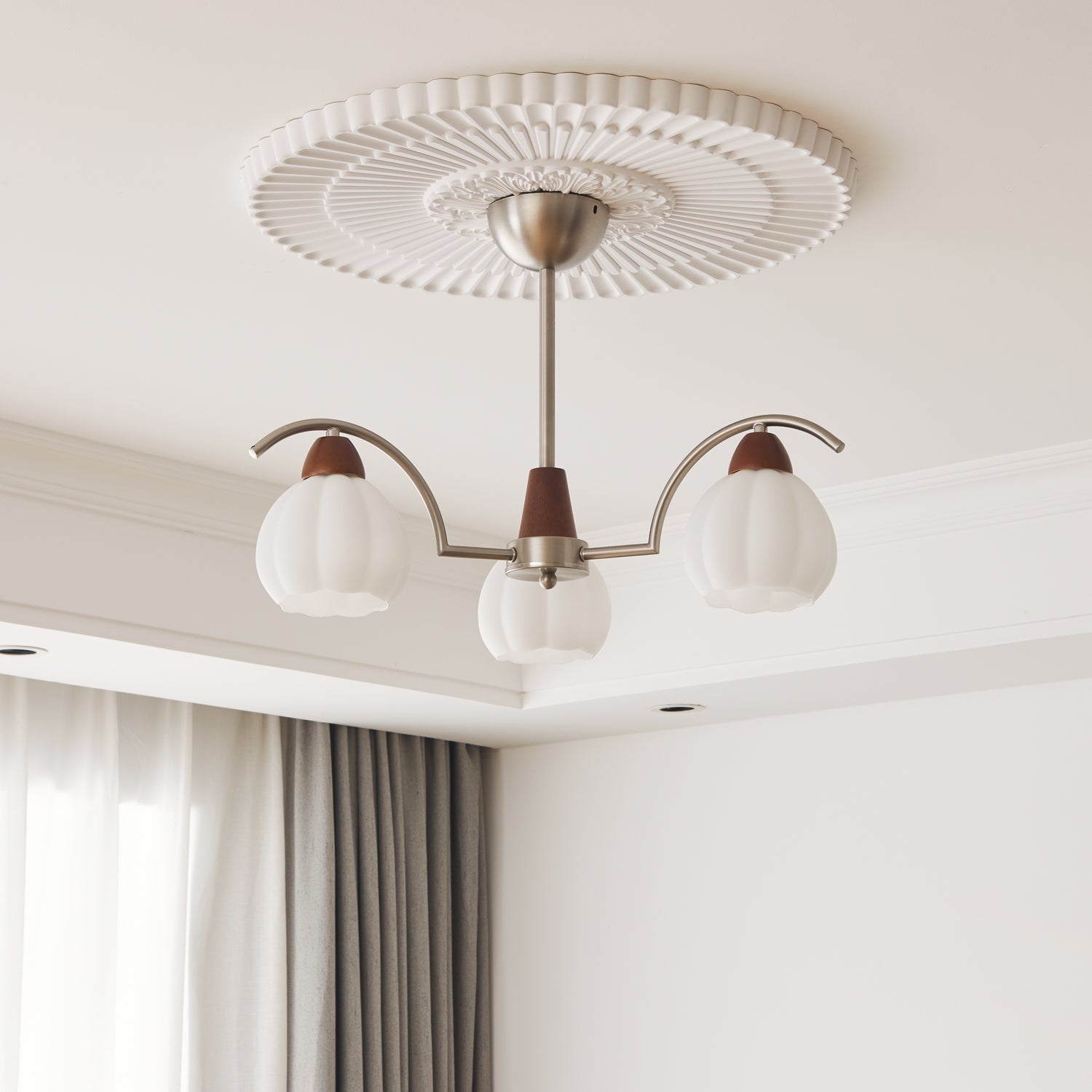 Ilaeiel Traditionelle Eleganz Blüte Holz Glas Kronleuchter-Letslighting