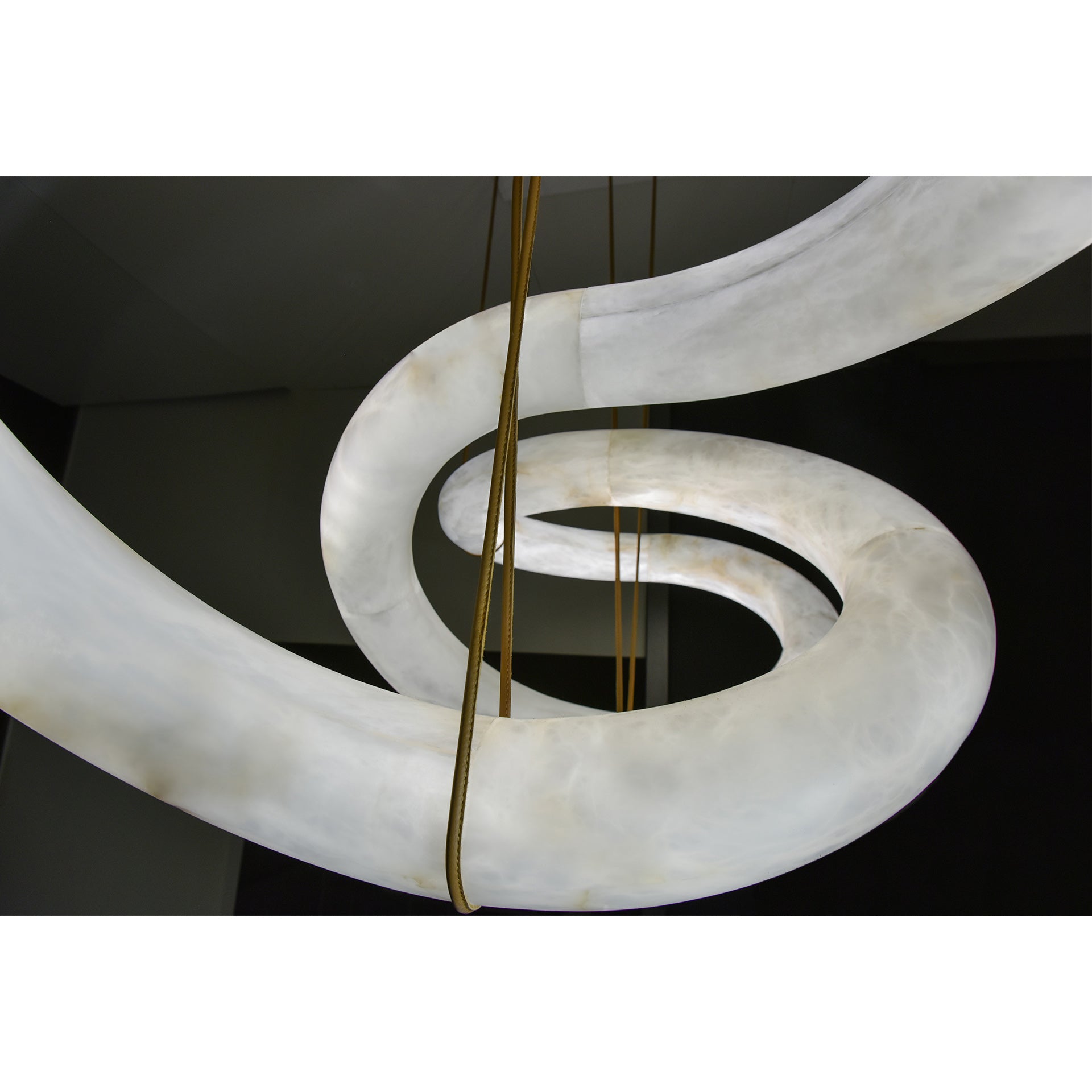 Utalyra Curved Alabaster Pendant Light - Neutralighting