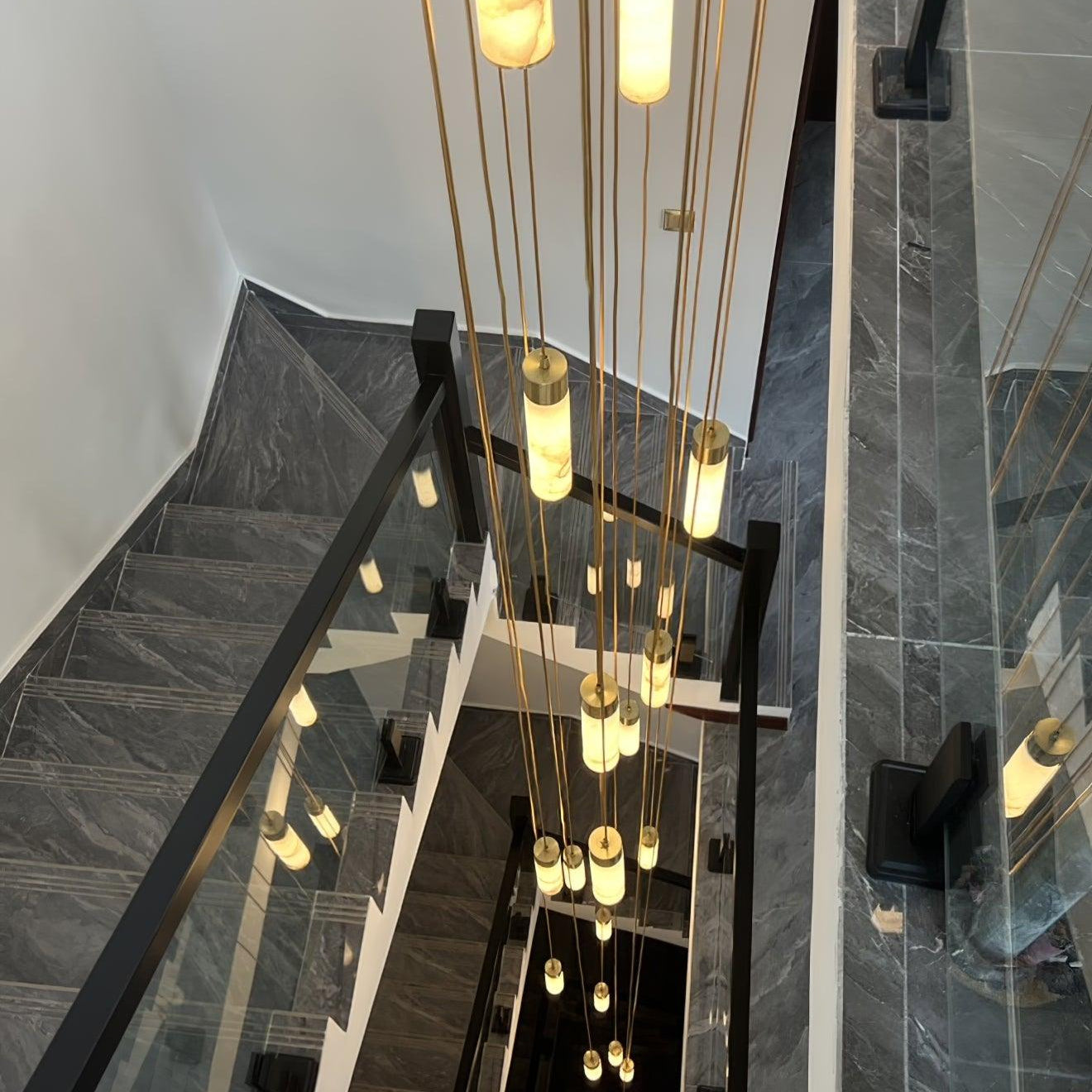 Dike Weiße Alabaster-Pendelleuchte