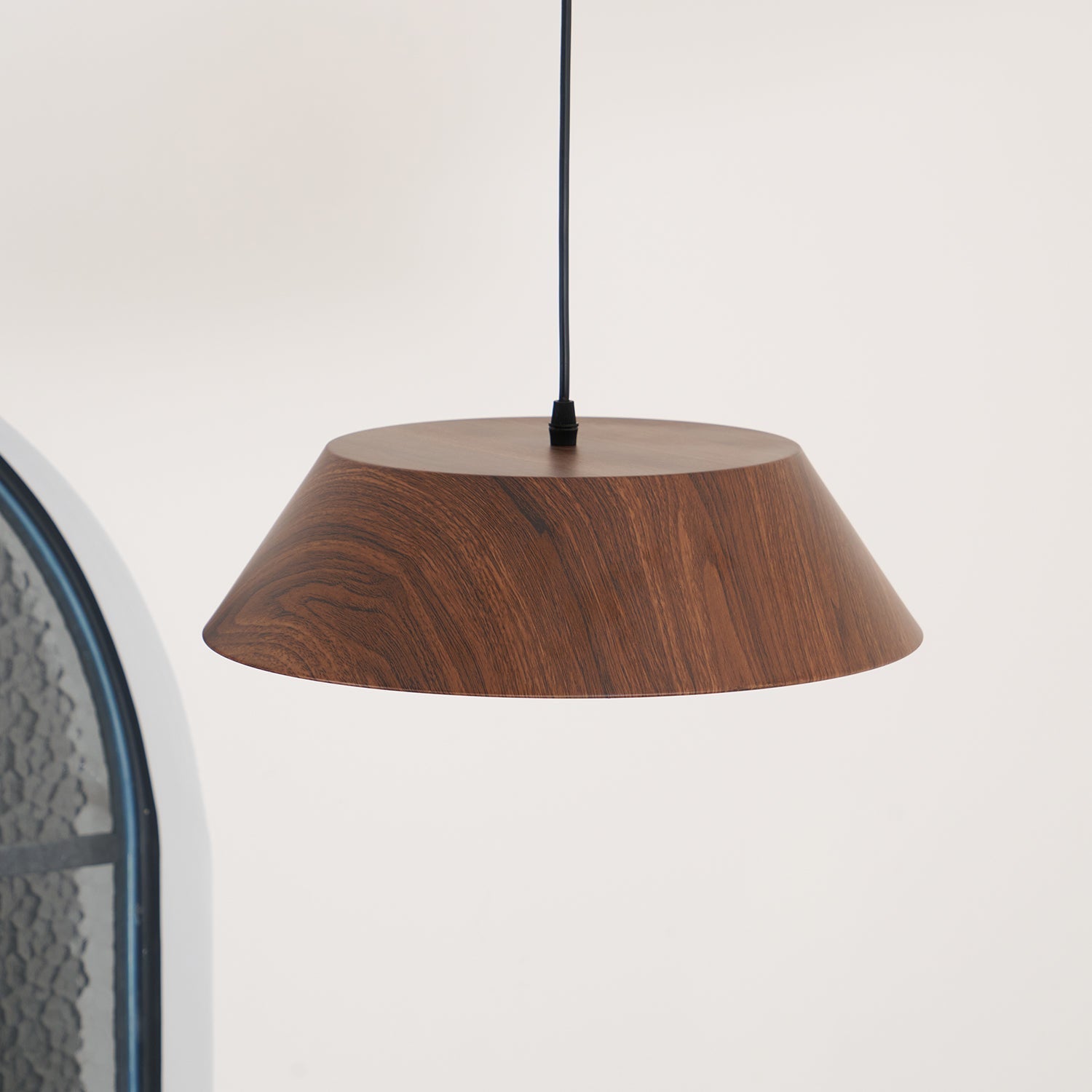 Novain Pendelleuchte mit Holzmaserung-Letslighting