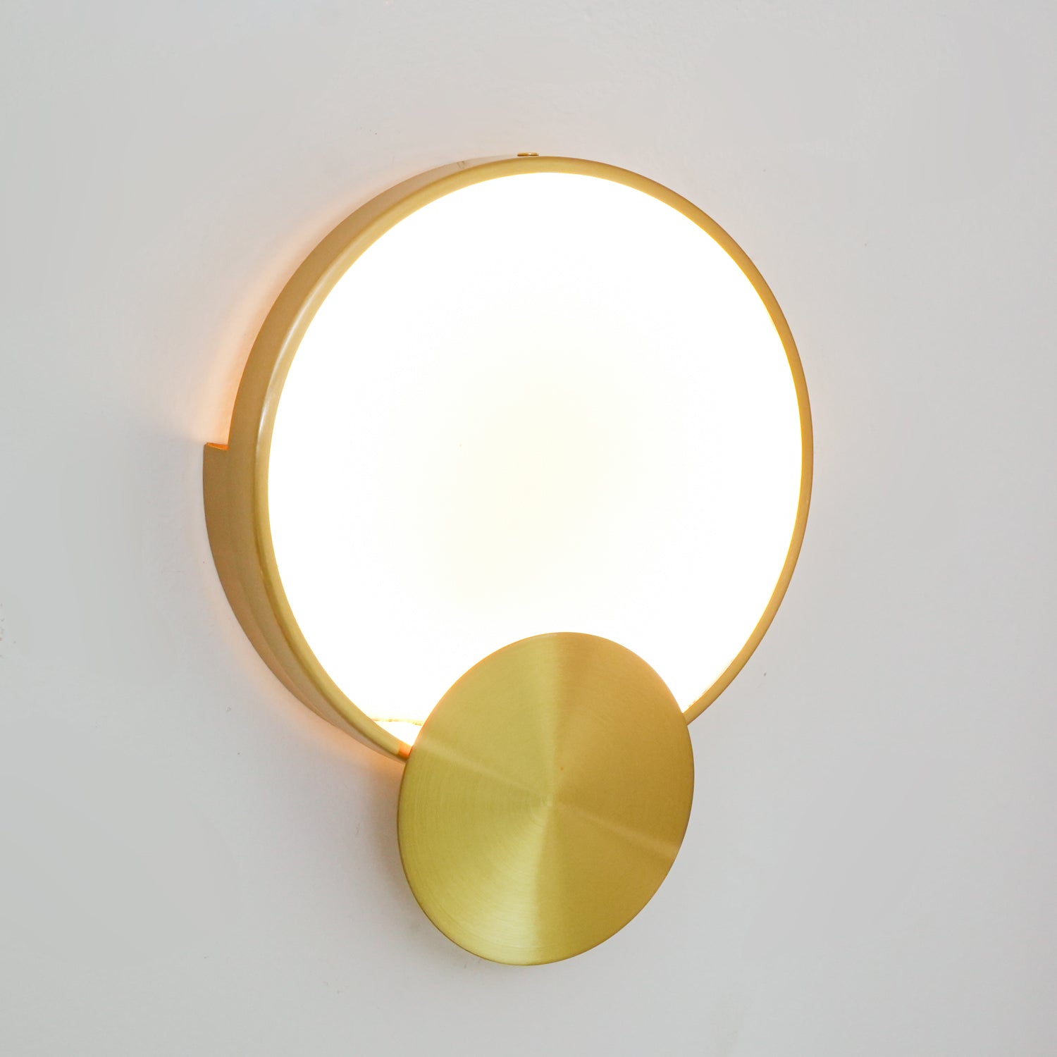 Myvelarae Circular Alabaster Wall Light - Neutralighting