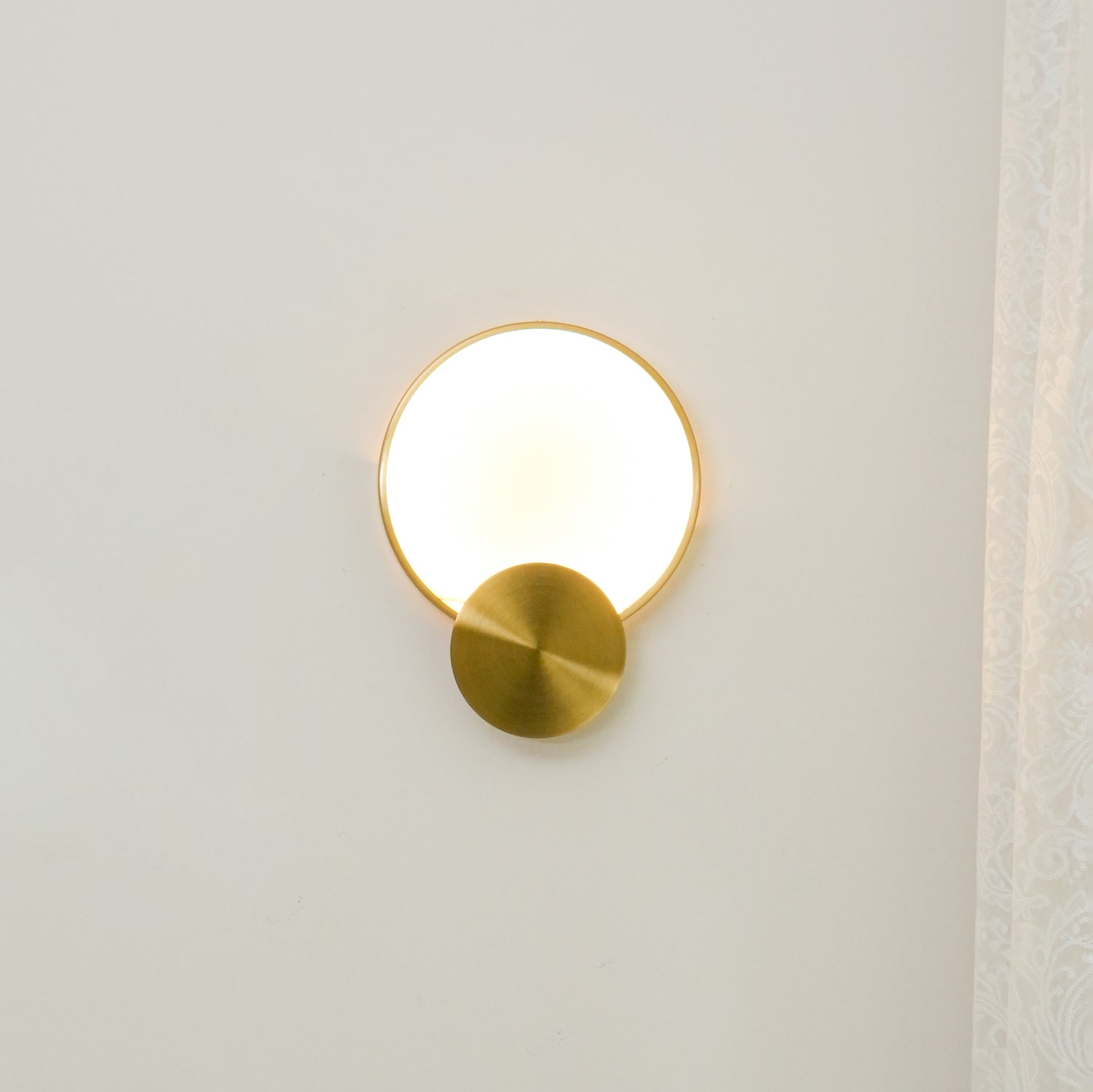 Myvelarae Circular Alabaster Wall Light - Neutralighting
