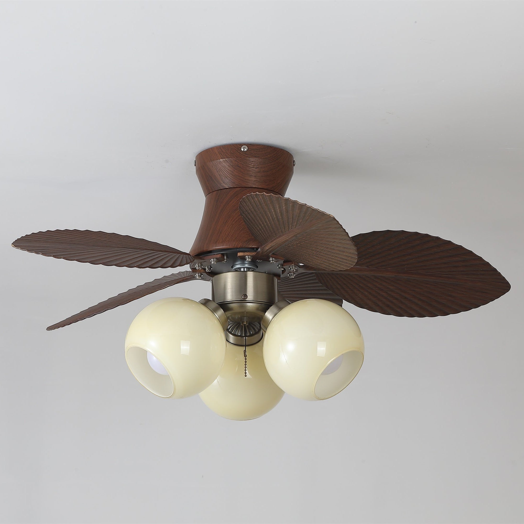 Walden Eiche Deckenventilator mit Beleuchtung in Walnuss-Optik, Vorderansicht