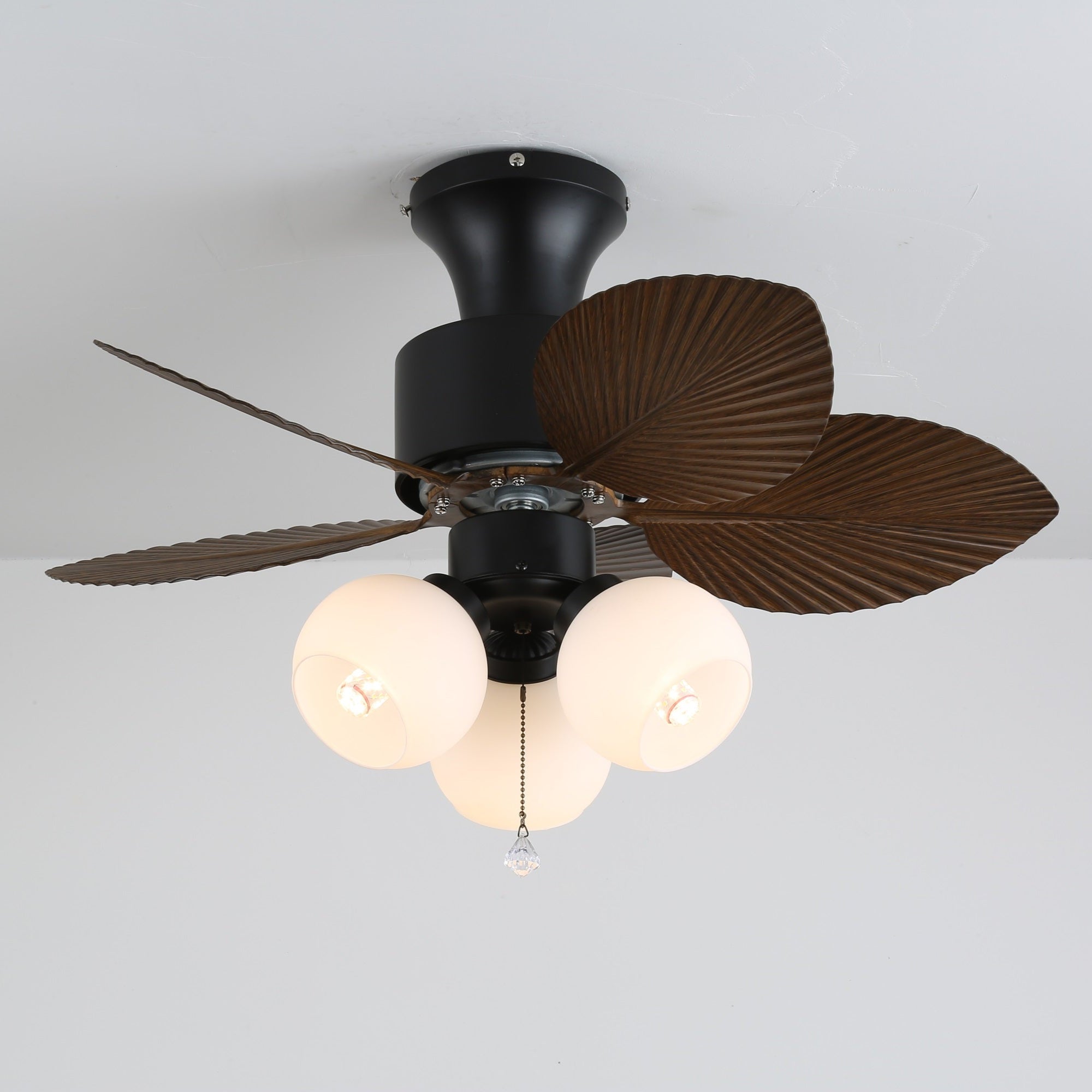 Seitenansicht der Marvella Vintage Deckenventilatorleuchte aus Holz