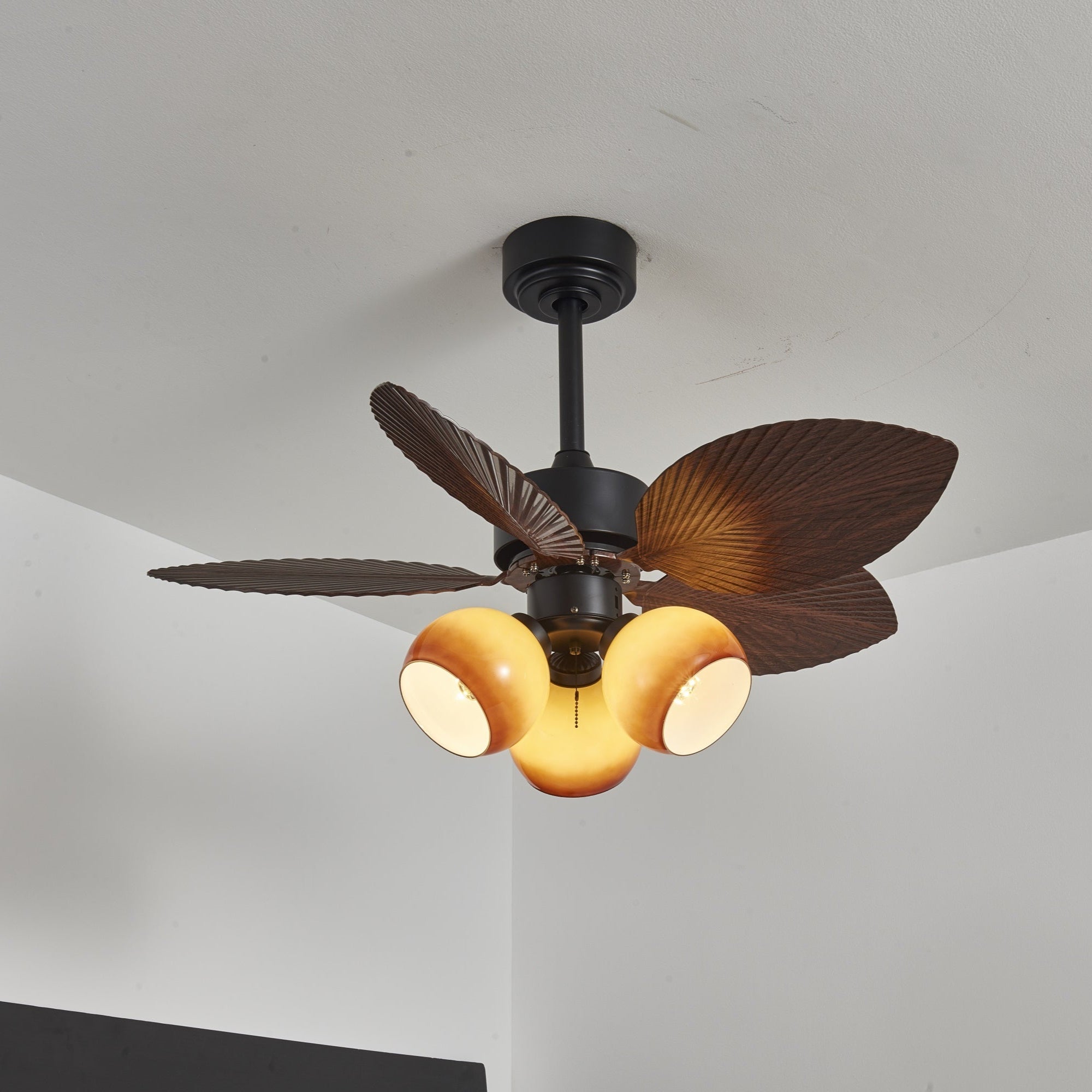 Corvella Deckenventilatorleuchte mit ABS-Flügeln und Glasschirm