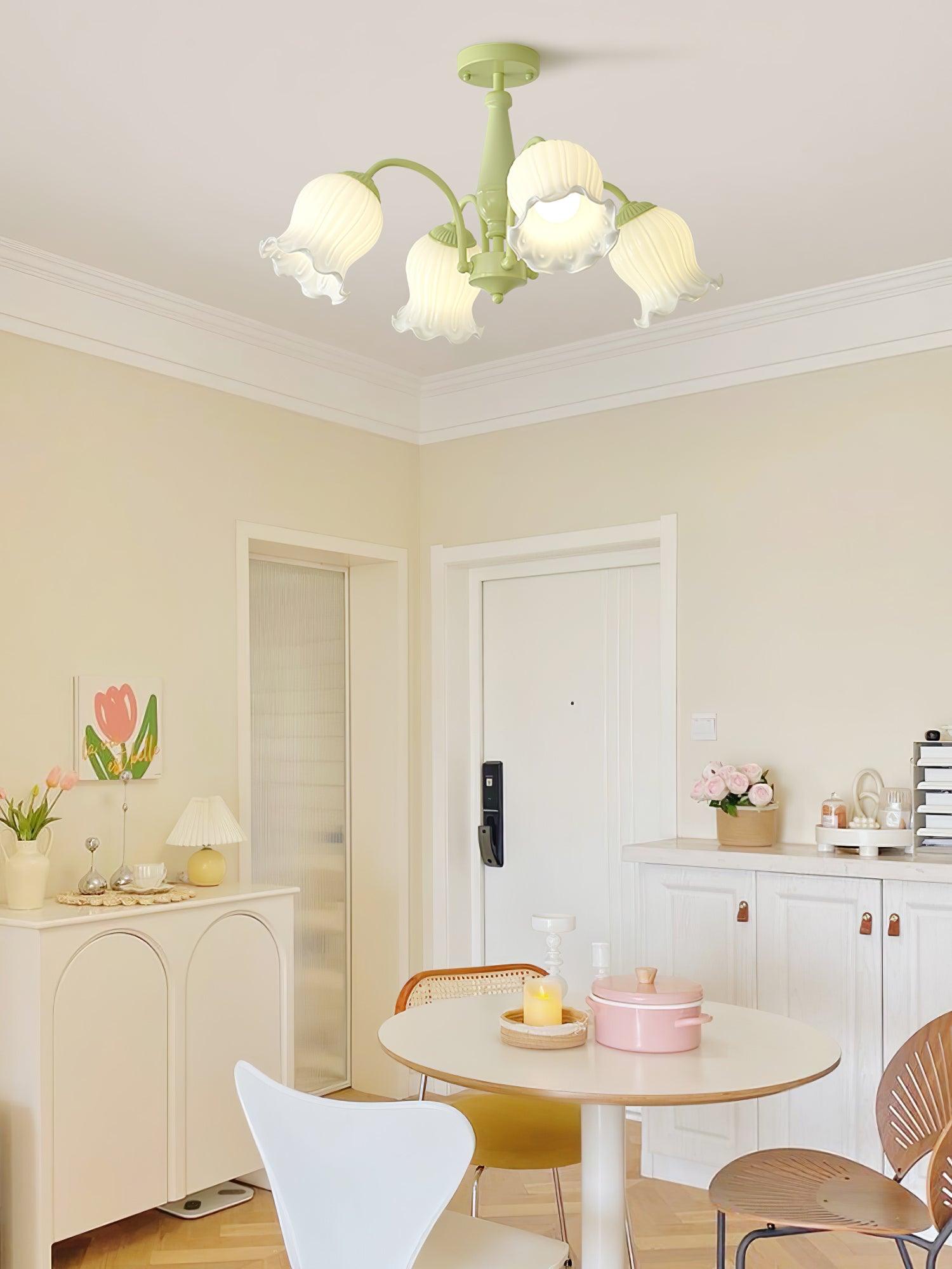 Lustra Trompeten-Kronleuchter mit floralen pastellfarbenen Glasblüten-Letslighting