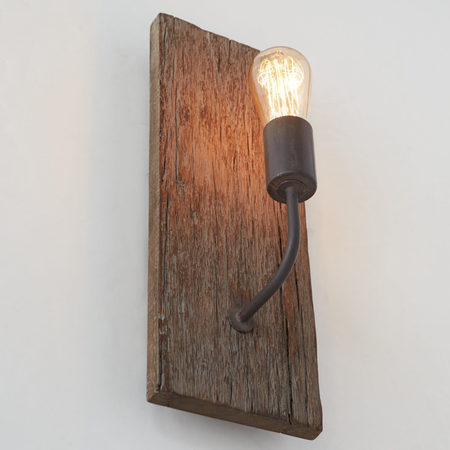 Ovenaris Industrielle Vintage Wandleuchte aus Holz-Letslighting