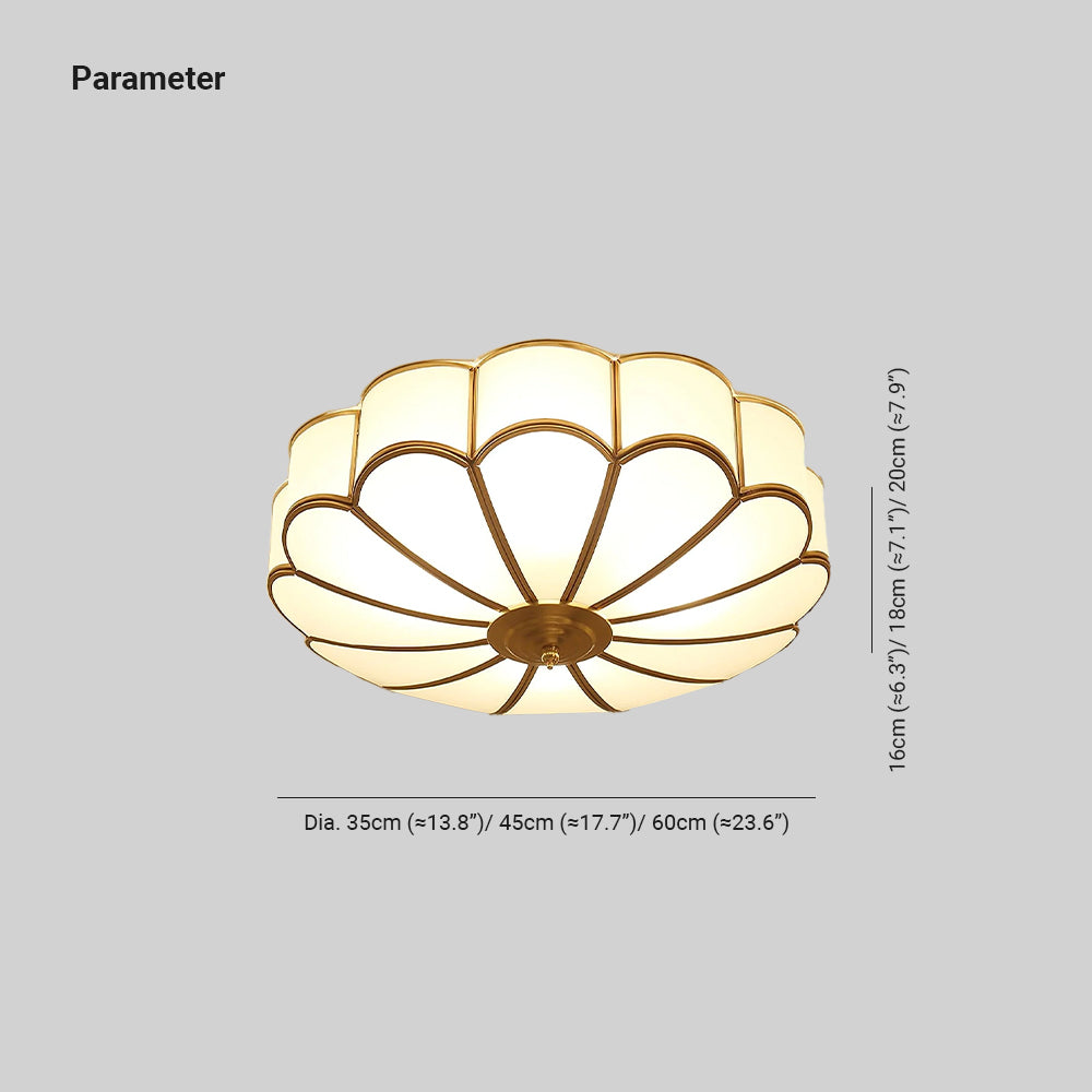 Ulira Deckenleuchte in Blumenform mit satiniertem Glas und Messing