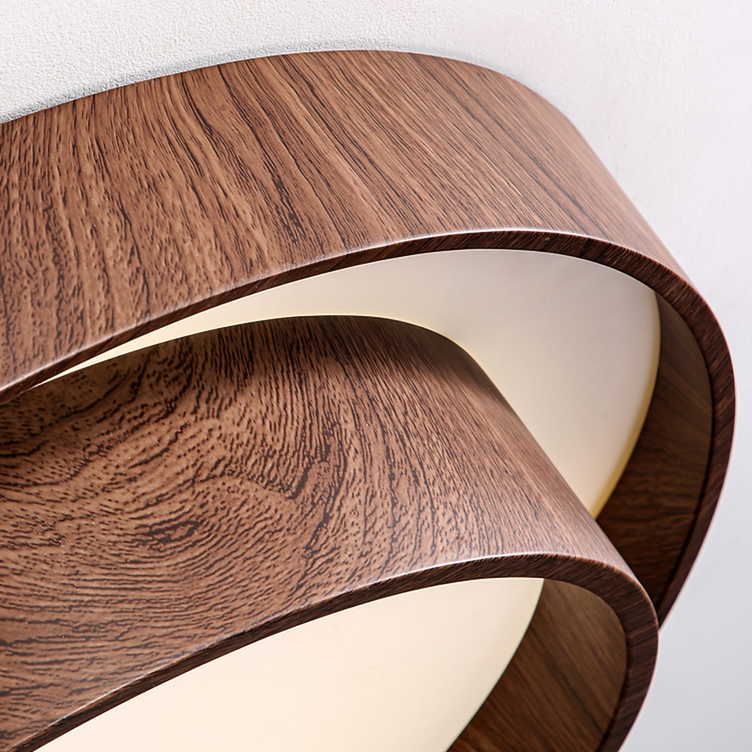 Wavin Deckenleuchte mit Doppelring in Nussbaumfarbe