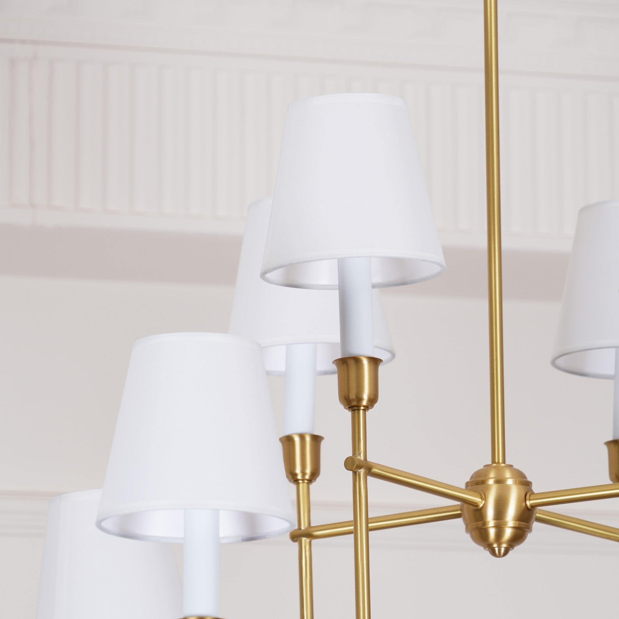 Nyshair Industrieller Vintage Kronleuchter aus Messing mit Stoffbezug-Letslighting