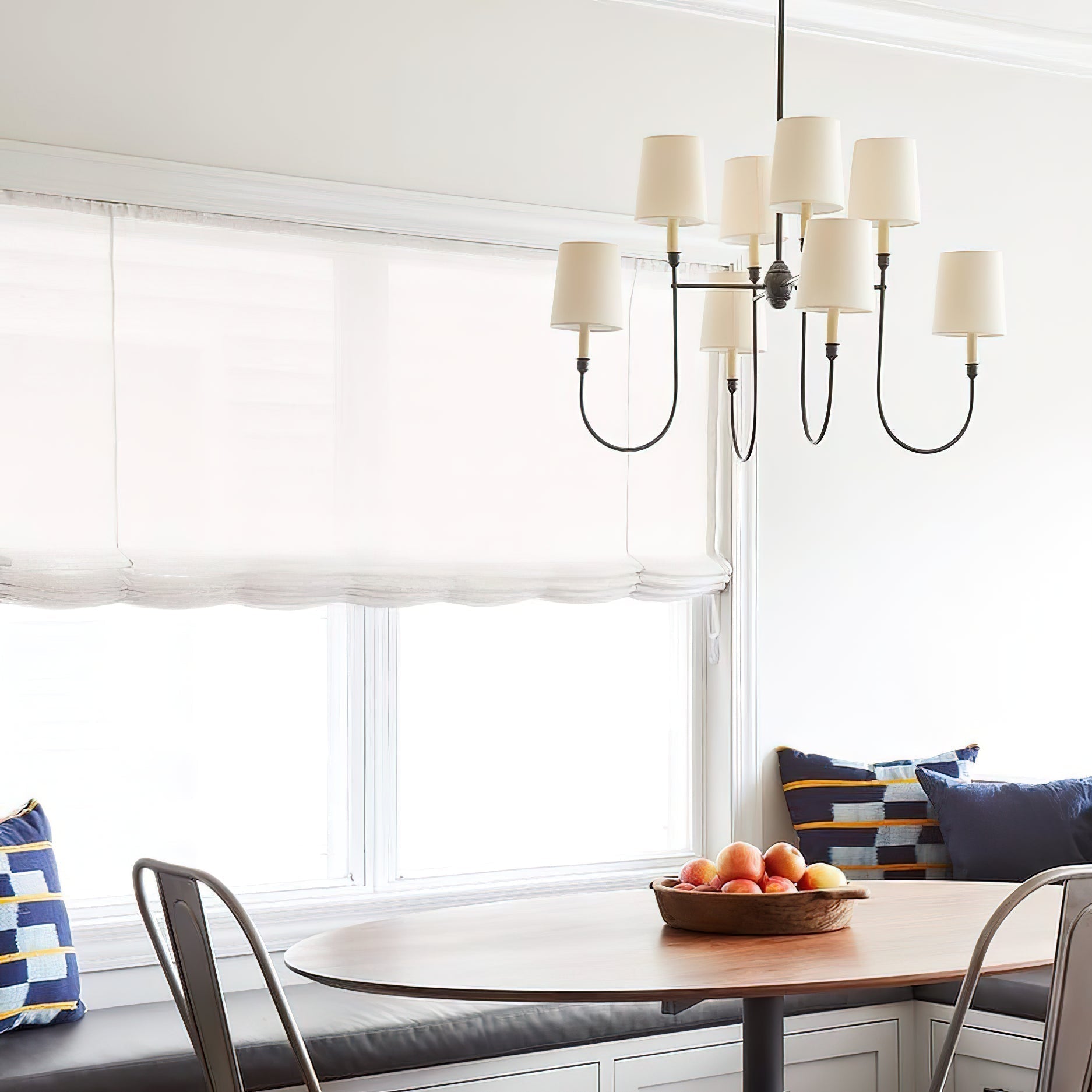 Nyshair Industrieller Vintage Kronleuchter aus Messing mit Stoffbezug-Letslighting